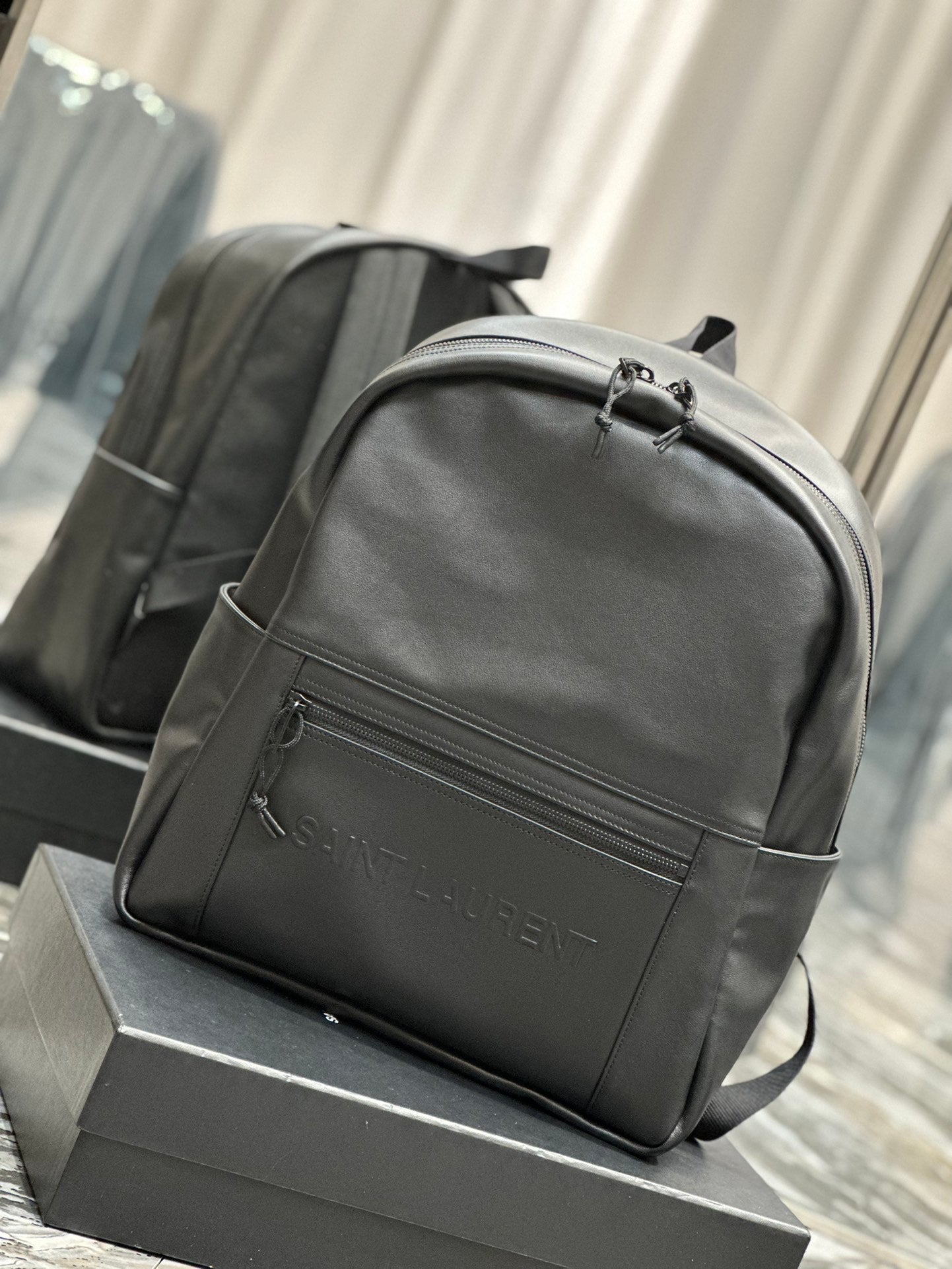 BACKPACK 37 IN ECHO GRAY CALFSKIN