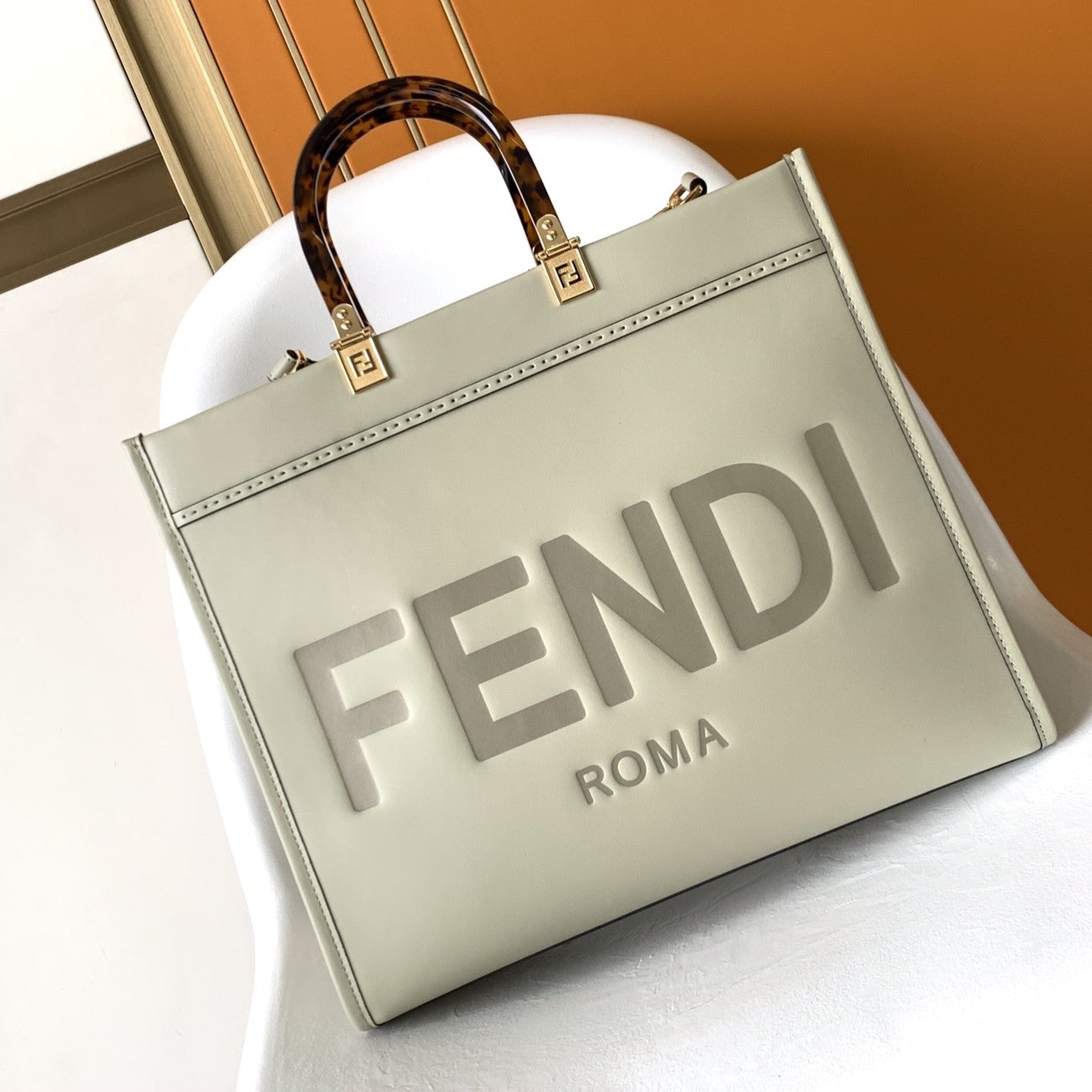 Fend Sunshine Medium Bag 35 Light Grey Leather