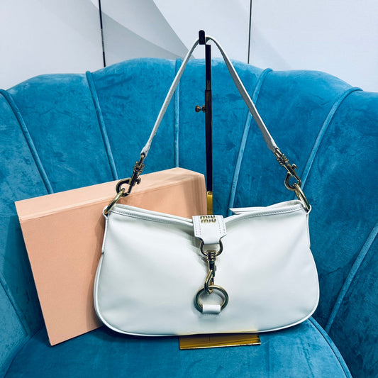 SHOULDER BAG 33 IN WHITE CALFSKIN GOLD HARDWARE