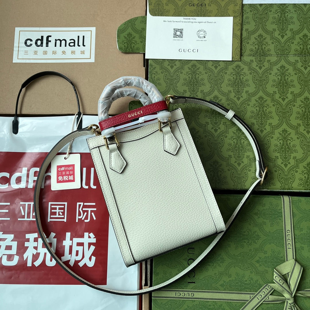 DIANA TOTE BAG 19 IN WHITE LAMBSKIN WITH BAMBOO HANDLE