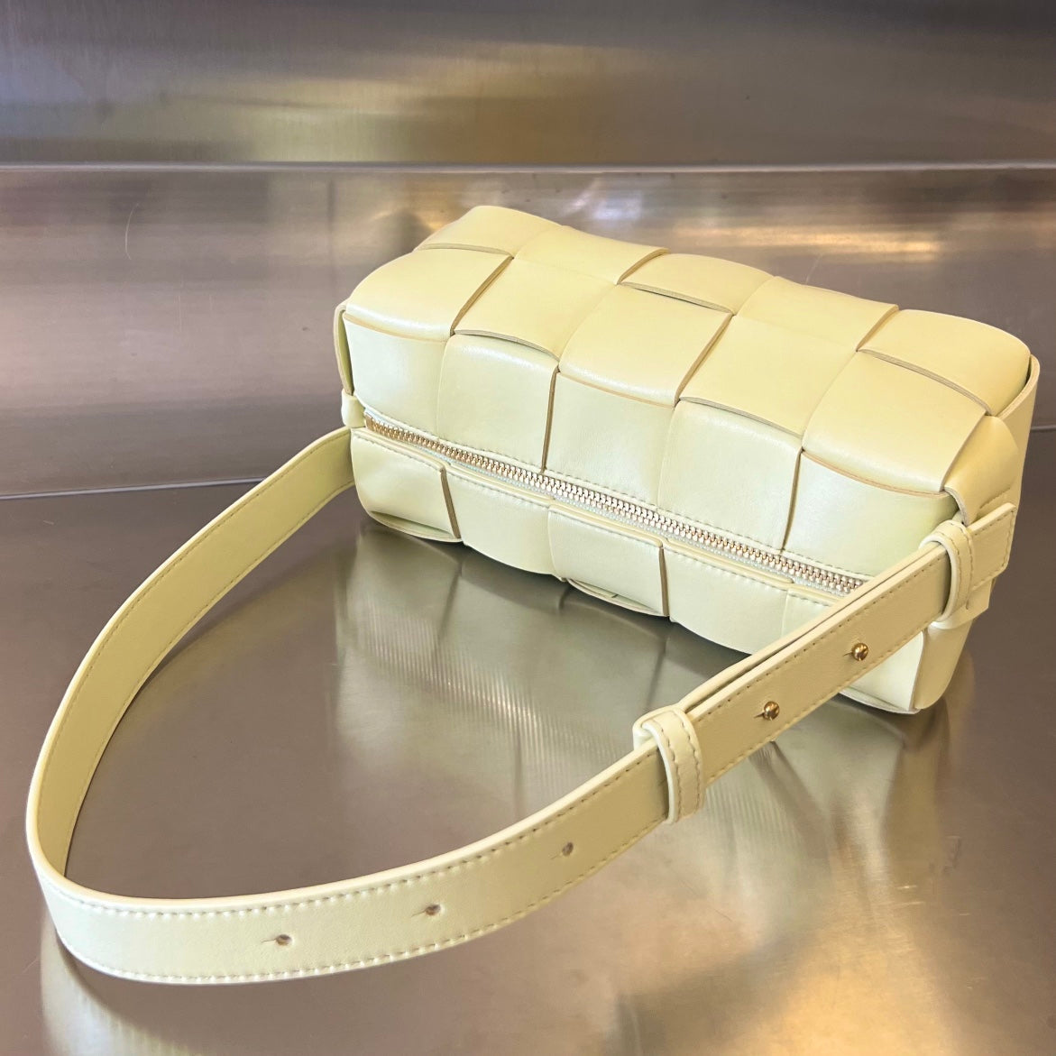 BRICK CASSETTE 28 IN PASTEL YELLOW CALFSKIN