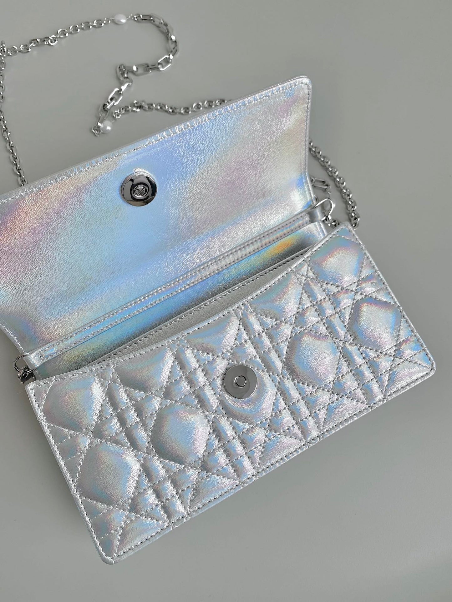 LADY 21 CHAIN BAG IN SILVER LAMBSKIN