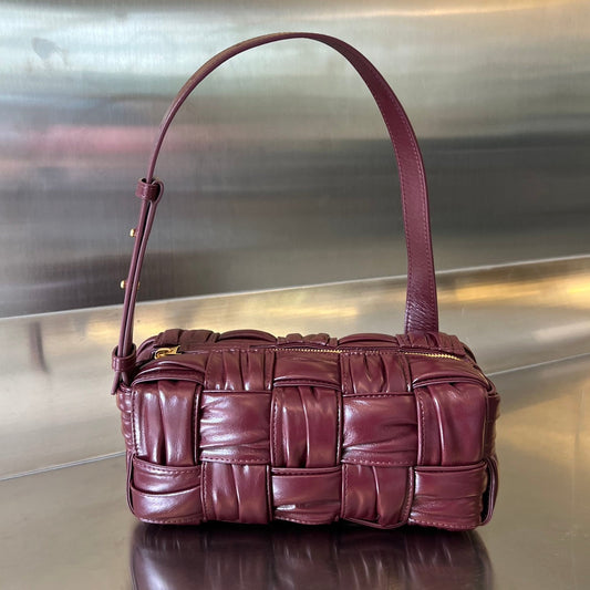 SMALL BRICK CASSETTE 23 IN WINE RED SOFT LAMBSKIN