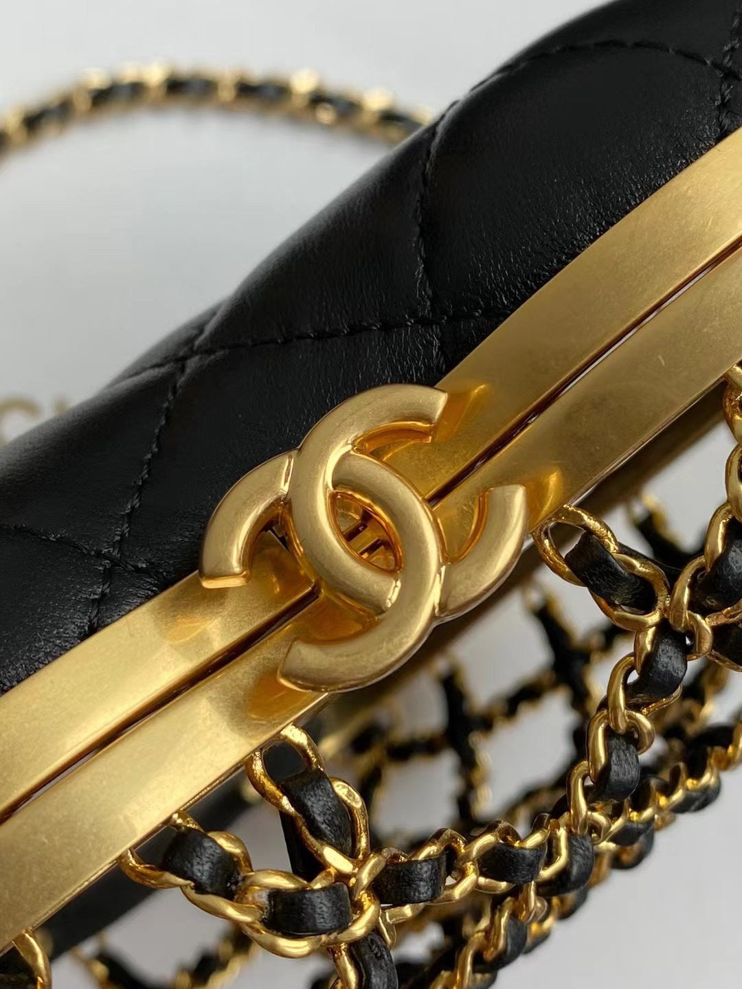 CC 14 HEART MINAUDIÈRE BAG IN BLACK CALFSKIN AND GOLD-TONE HARDWARE