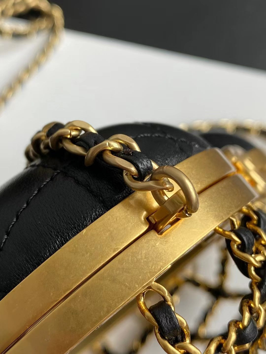 CC 14 HEART MINAUDIÈRE BAG IN BLACK CALFSKIN AND GOLD-TONE HARDWARE