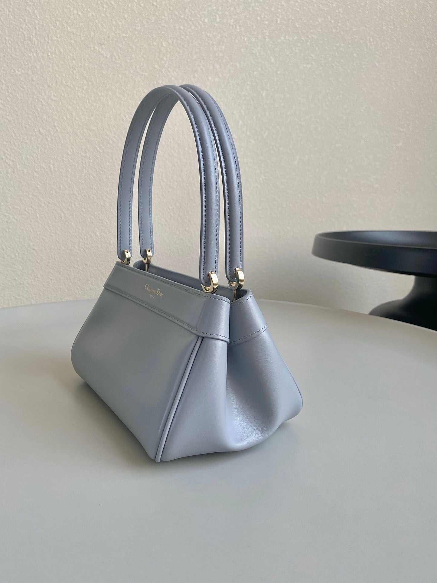 MEDIUM 22 KEY HANDBAG IN SKY BLUE CALFSKIN