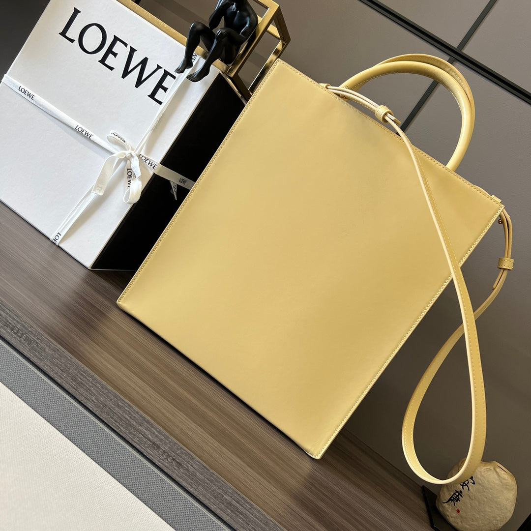 STANDARD A4 TOTE BAG IN LIGHT YELLOW CALFSKIN