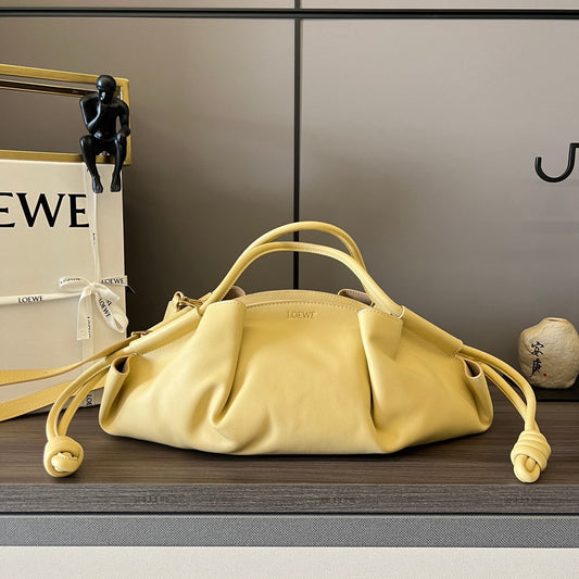 PASEO DUMPLING 31 BAG IN LIGHT YELLOW NAPPA CALFSKIN