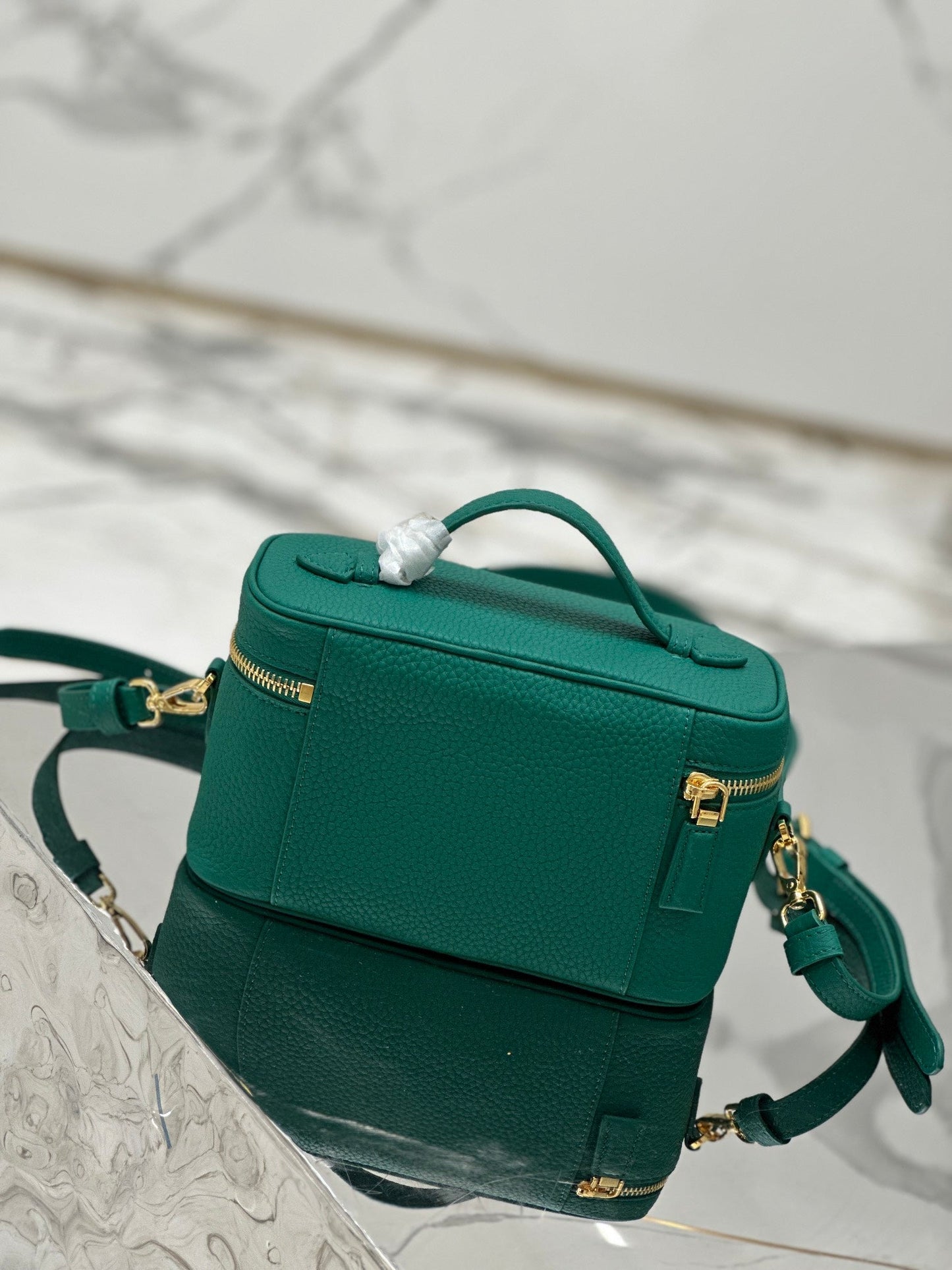 VANITY CASE 18 IN EMERALD GREEN GRAINED CALFSKIN GOLD HARDWARE