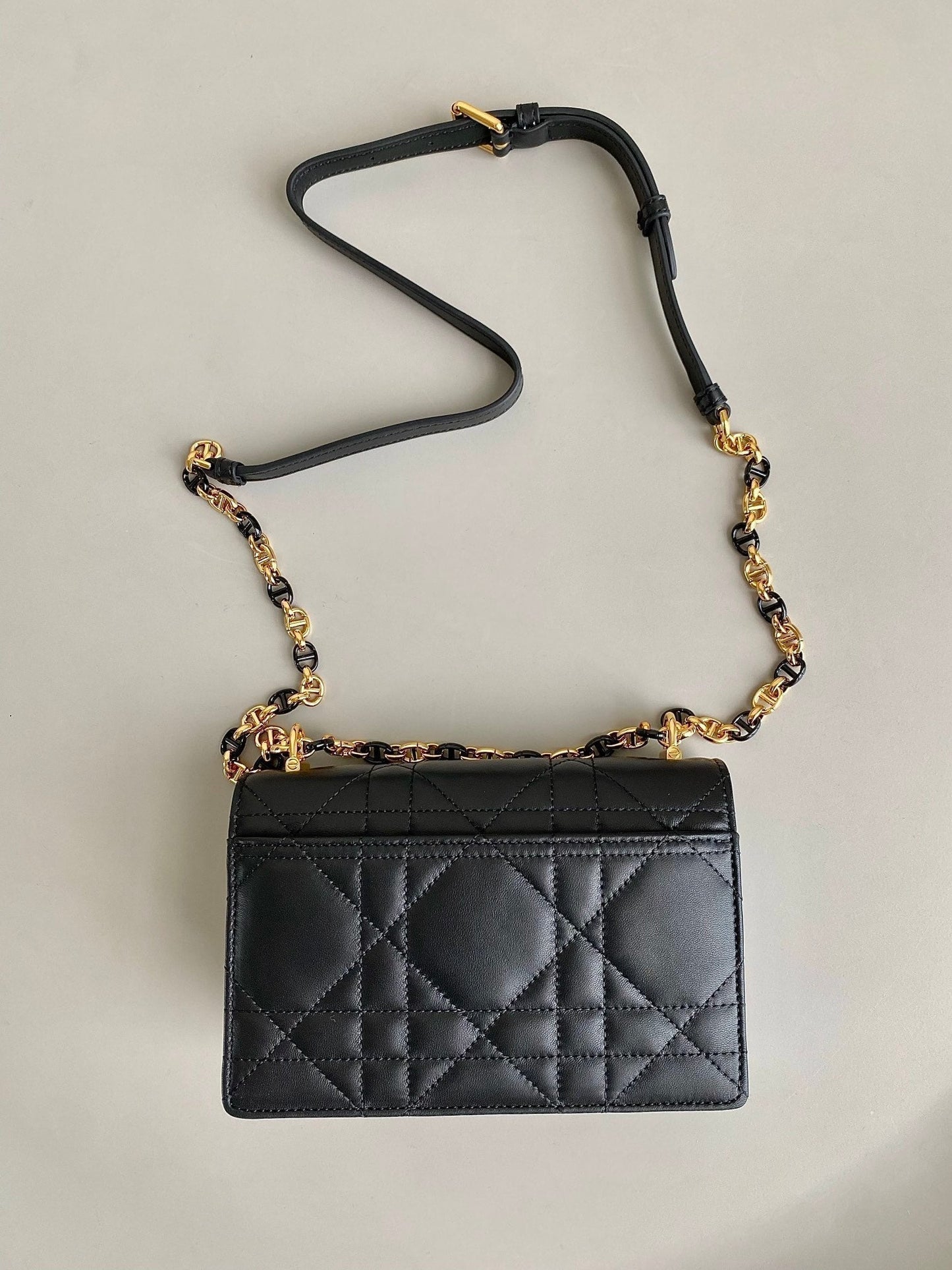 MINI CHAIN BAG 17 IN BLACK CALFSKIN