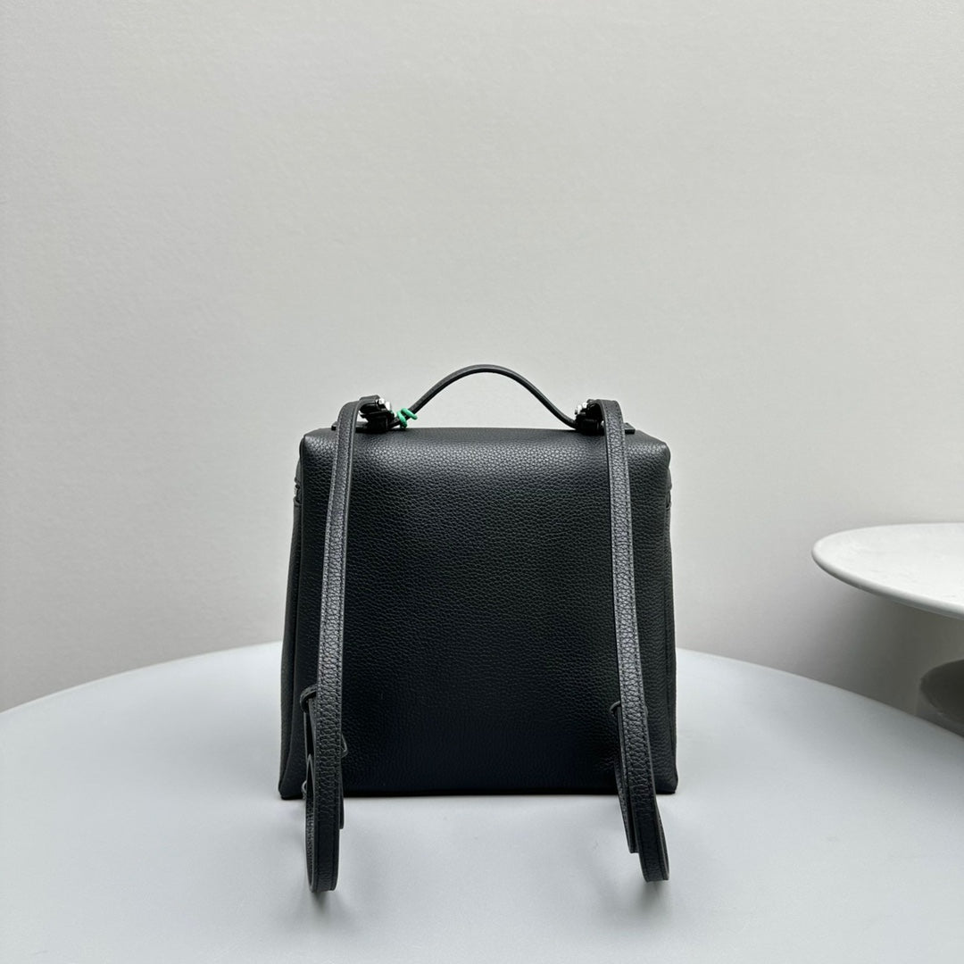 Extra Pocket Backpack 23 Black Cowhide Shw