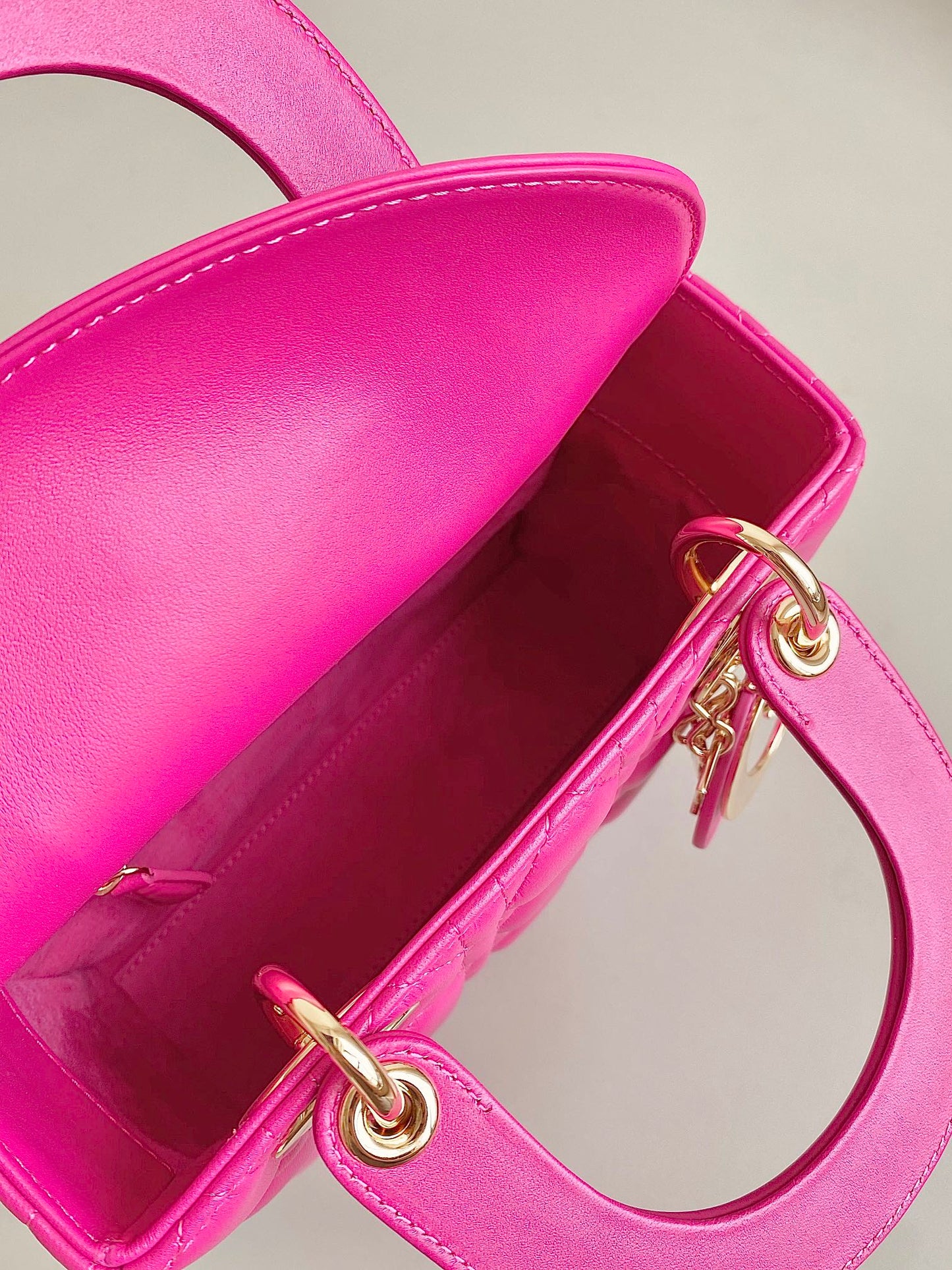 MEDIUM LADY 20 HANDBAG IN HOT PINK LAMBSKIN