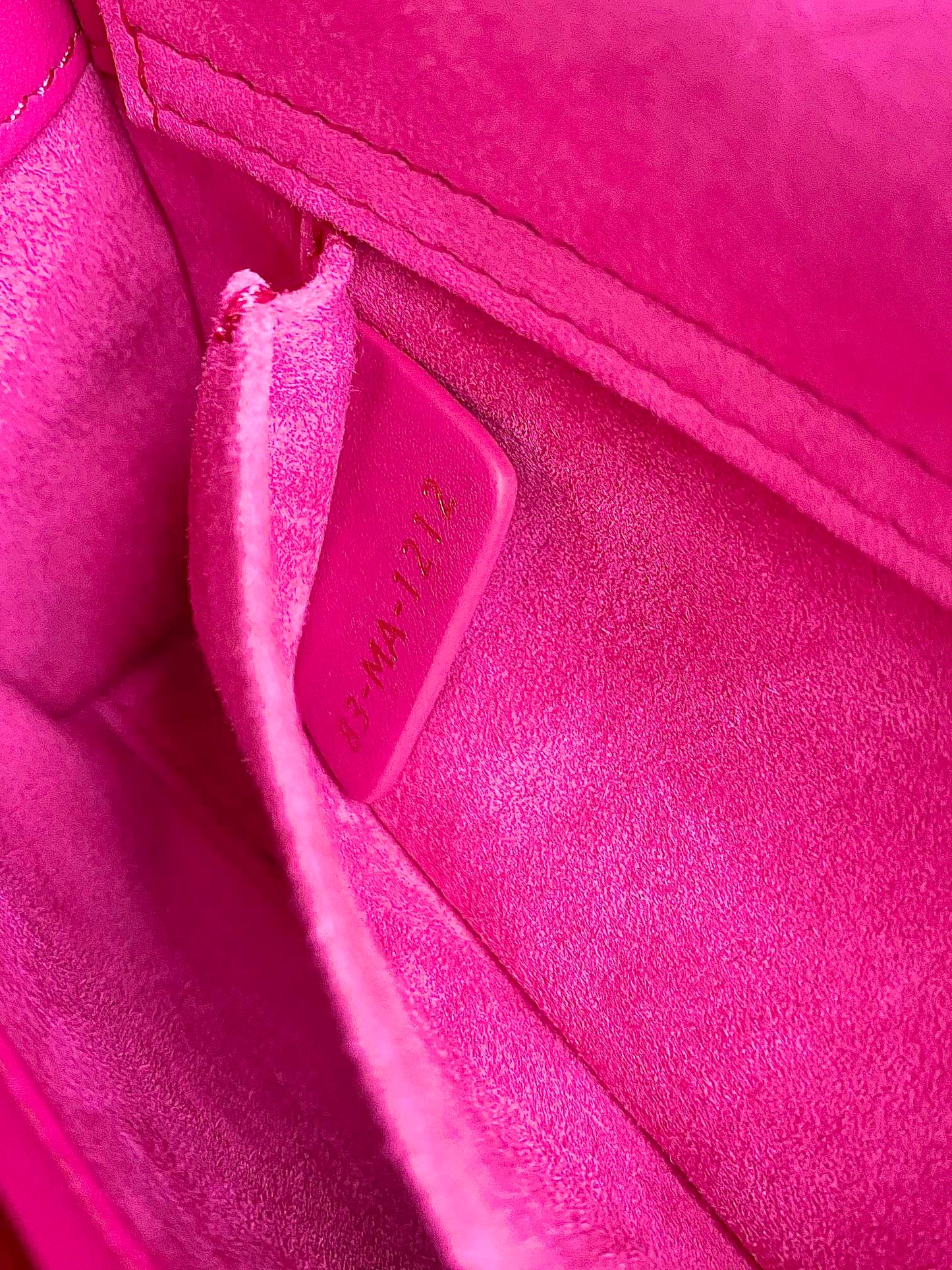 D-JOY BAG 22 IN HOT PINK LAMBSKIN