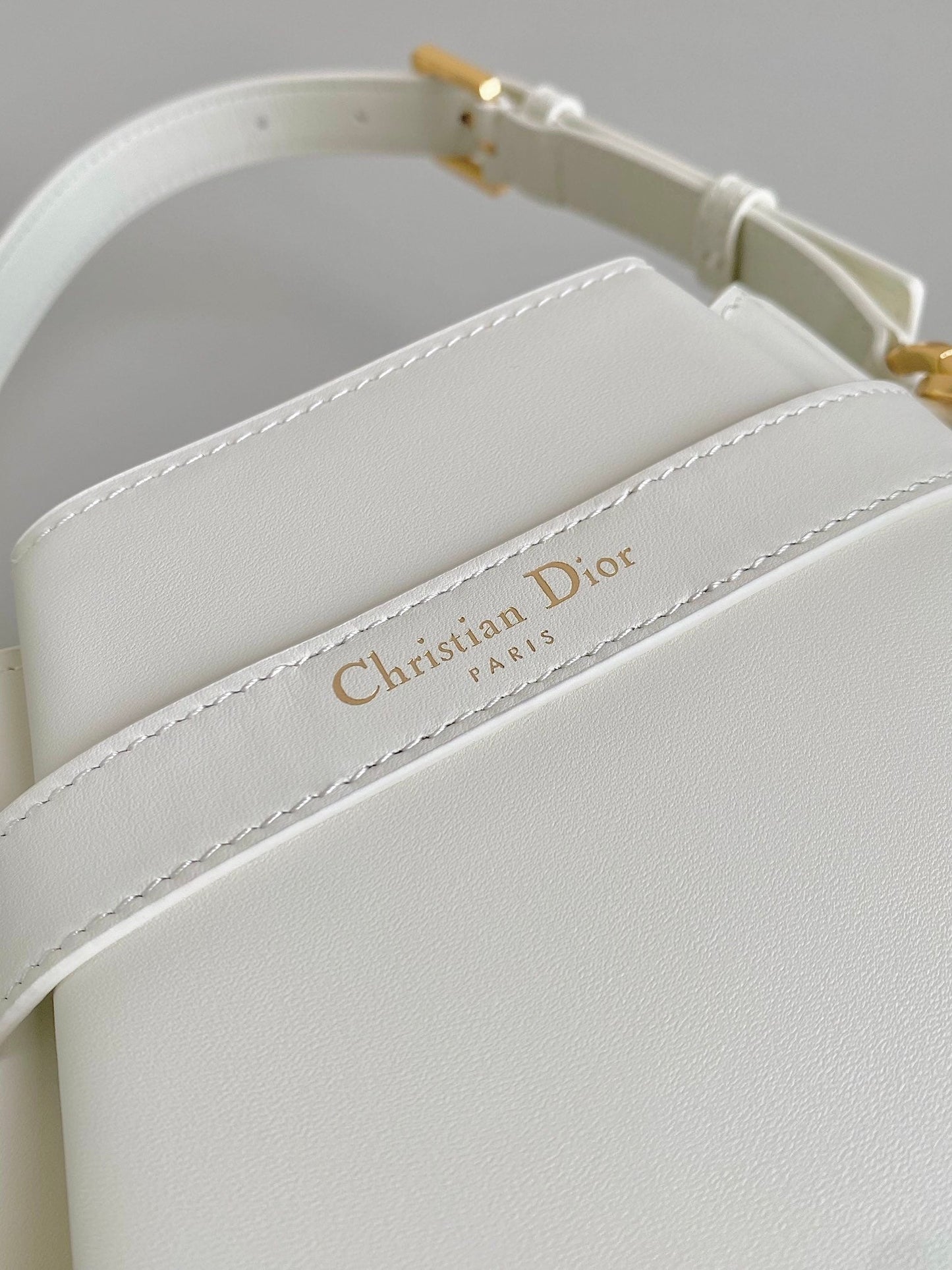 MEDIUM C'EST 24 IN WHITE CD-EMBOSSED CALFSKIN