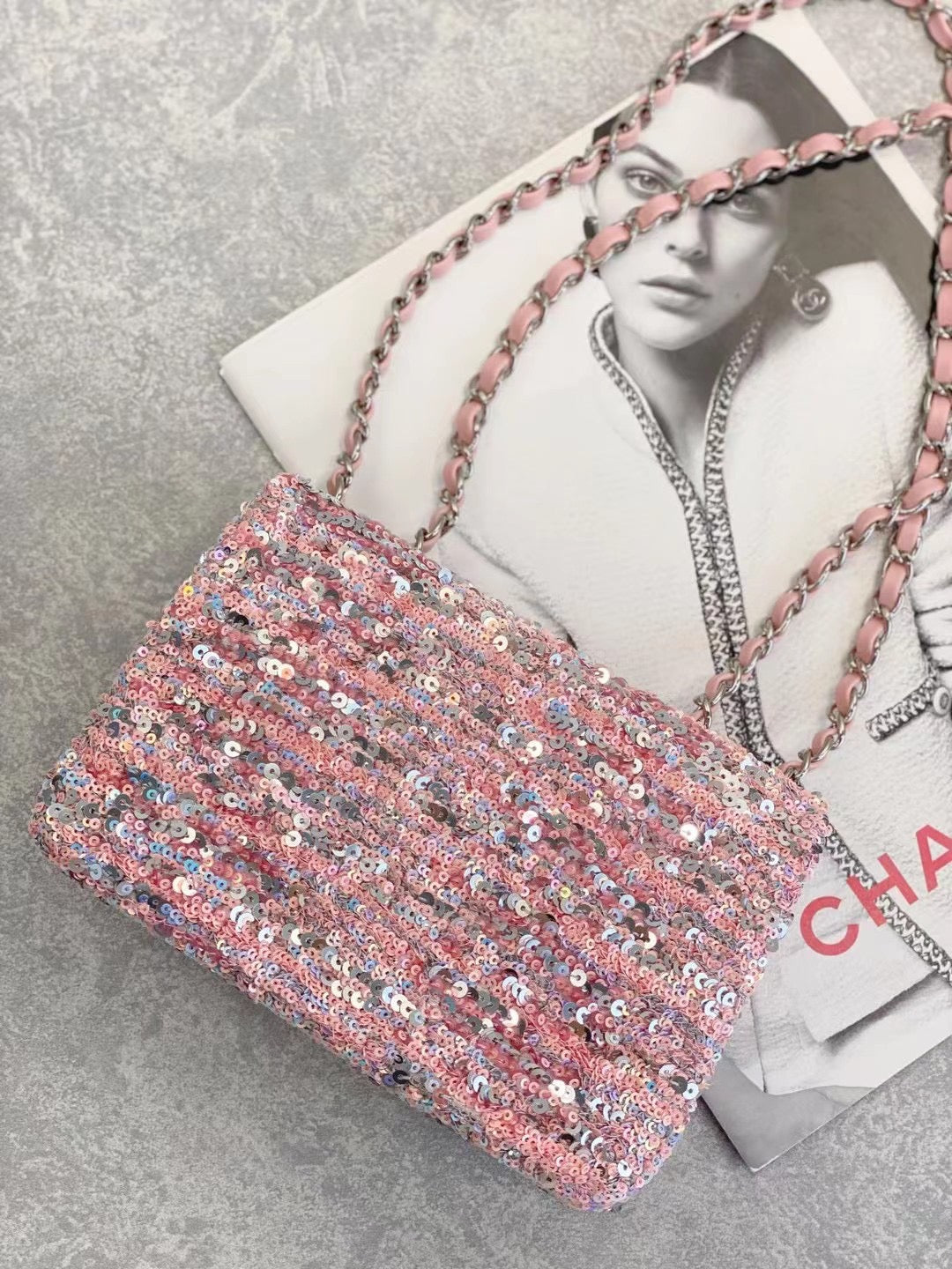 CC MINI 20 FLAP BAG IN LIGHT PINK SEQUINS WITH STRAP