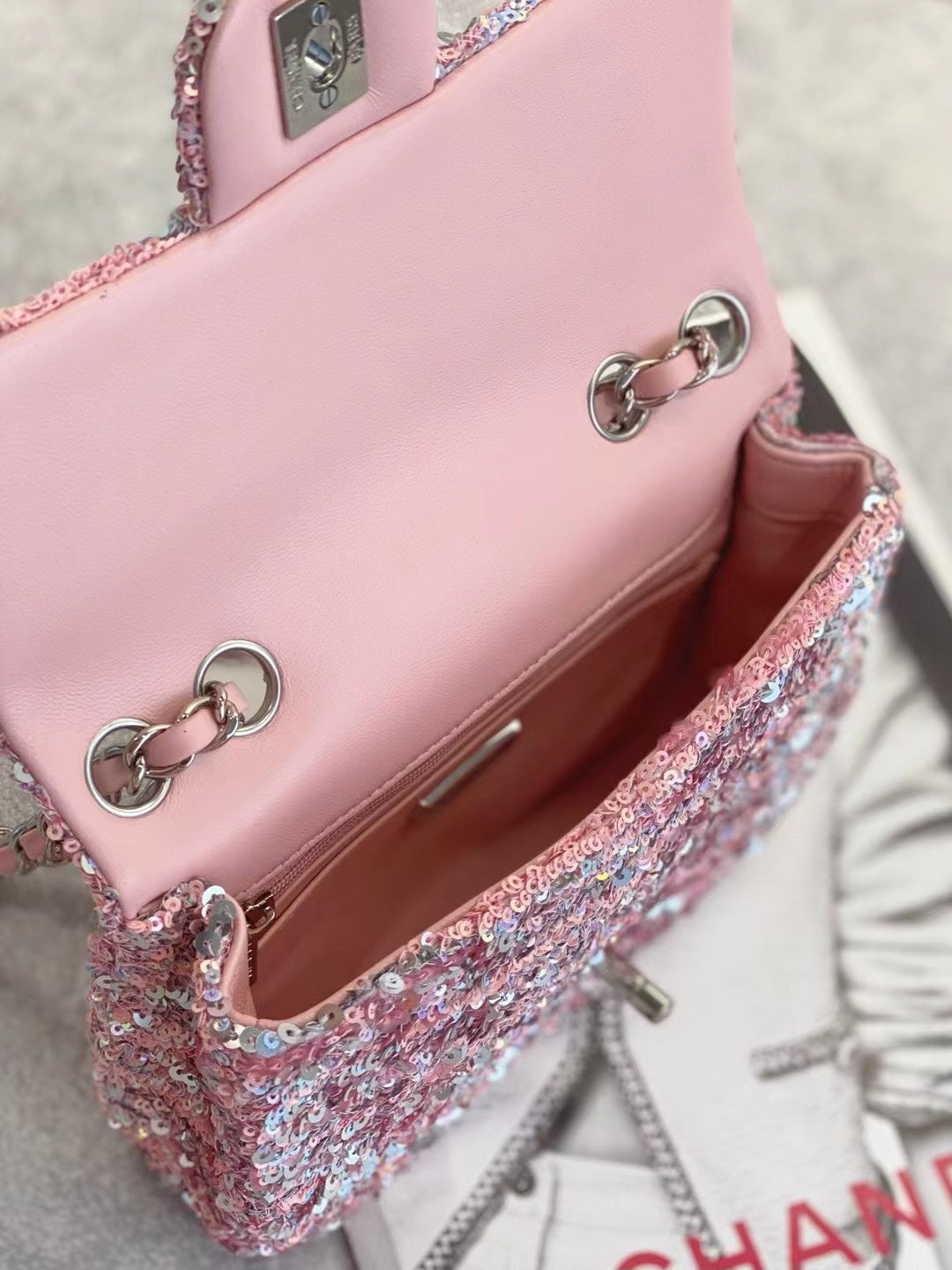 CC MINI 20 FLAP BAG IN LIGHT PINK SEQUINS WITH STRAP