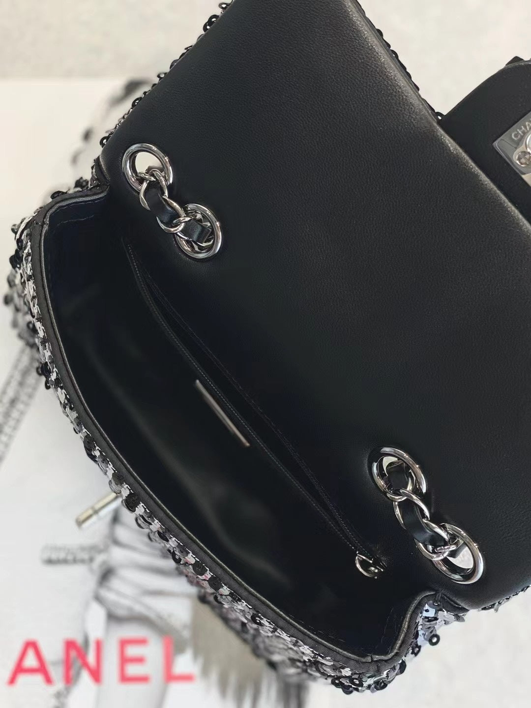 CC MINI 20 FLAP BAG IN BLACK SEQUINS WITH STRAP