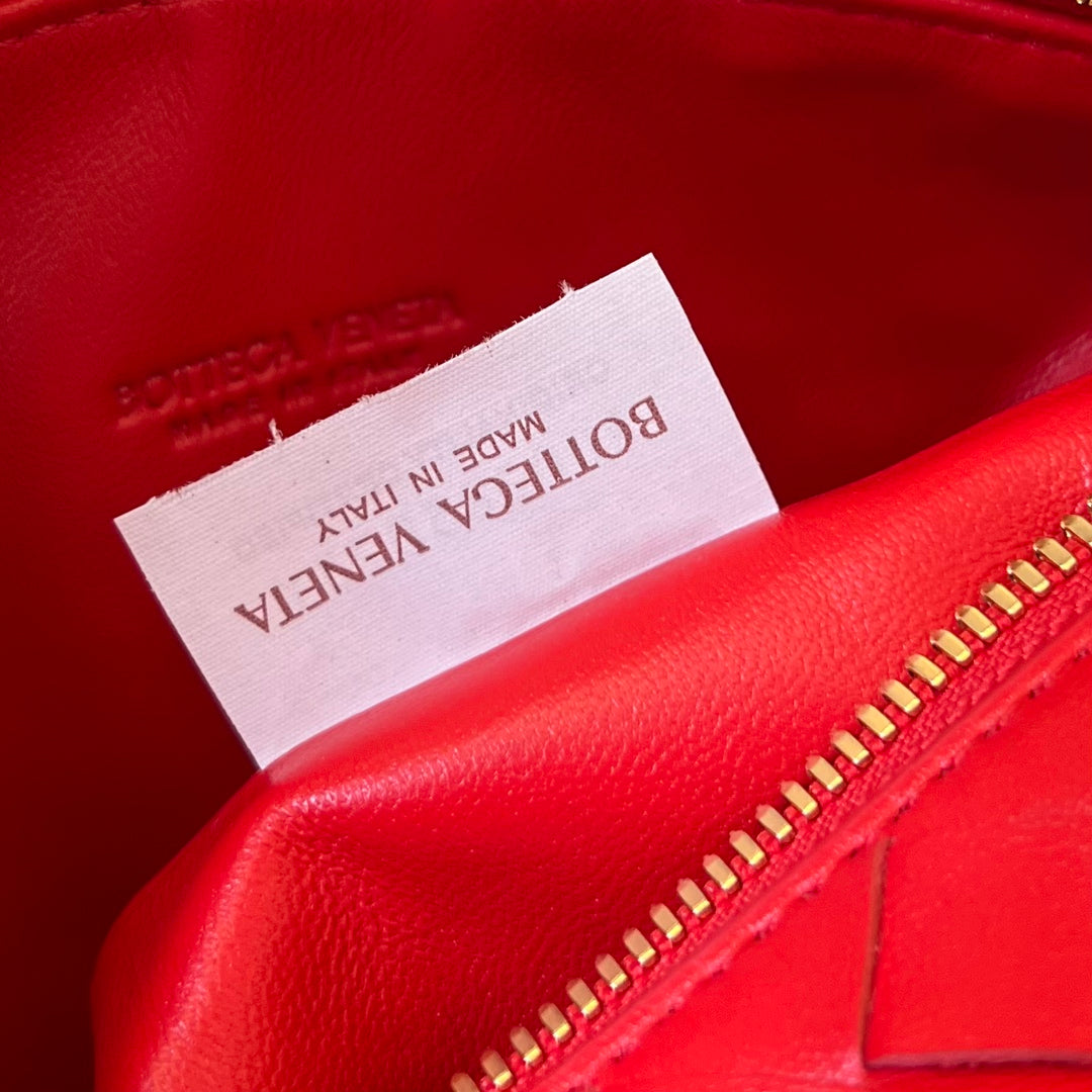 WALLACE 22 BAG IN CHERRY RED CALFSKIN