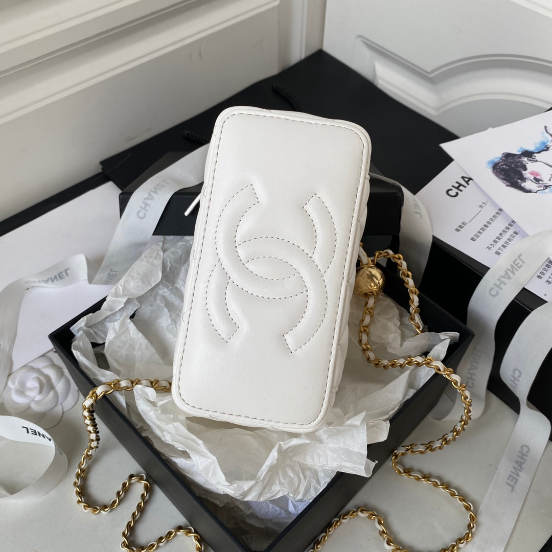 SMALL VANITY CASE 17 IN WHITE CALFSKIN GOLD HARDWARE