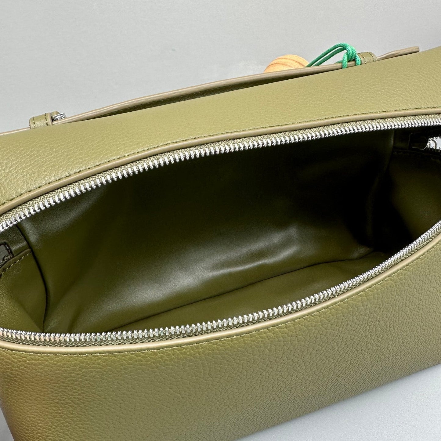 Extra Pocket L27 Olive Cowhide Shw