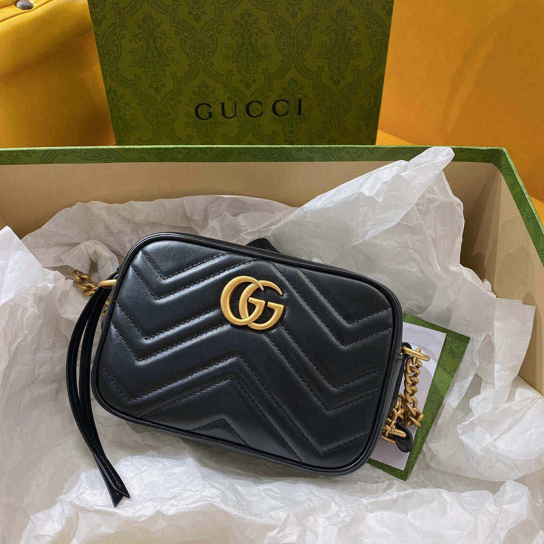 GG MINI 18 MARMONT MATELASSÉ BLACK CALFSKIN WITH GOLDEN LOGO