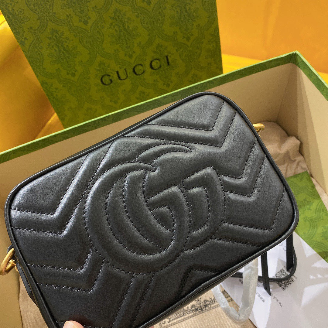 GG MINI 18 MARMONT MATELASSÉ BLACK CALFSKIN WITH GOLDEN LOGO