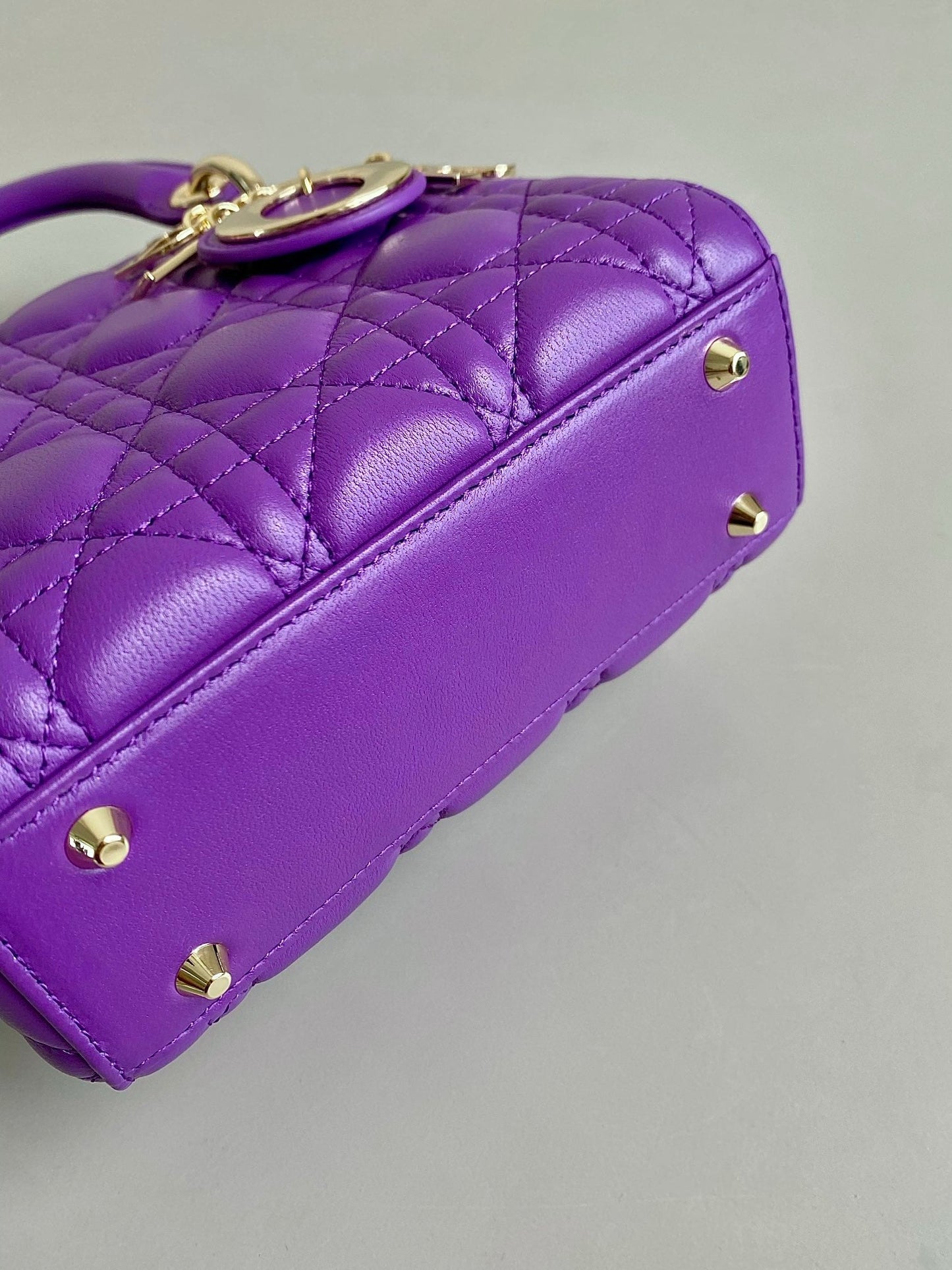 LADY 17 IN VIOLET PURPLE LAMBSKIN WITH CANNAGE PATTERN