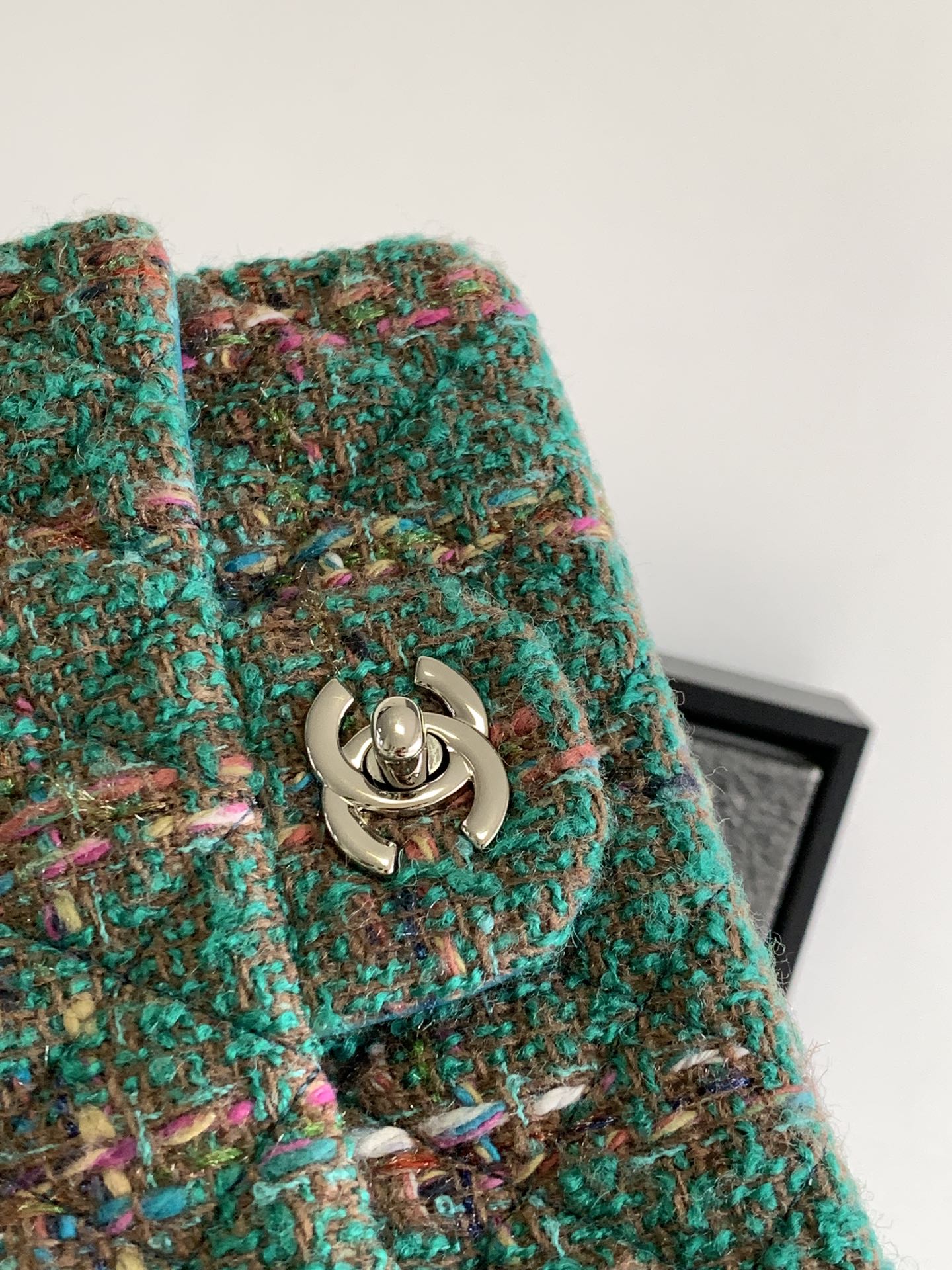 CC MEDIUM 20 CLASSIC BAG IN GREEN FOREST WOOL TWEED