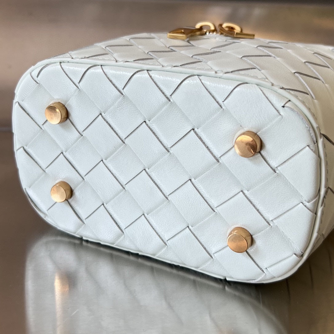 MINI VANITY CASE 18 IN WHITE LAMBSKIN