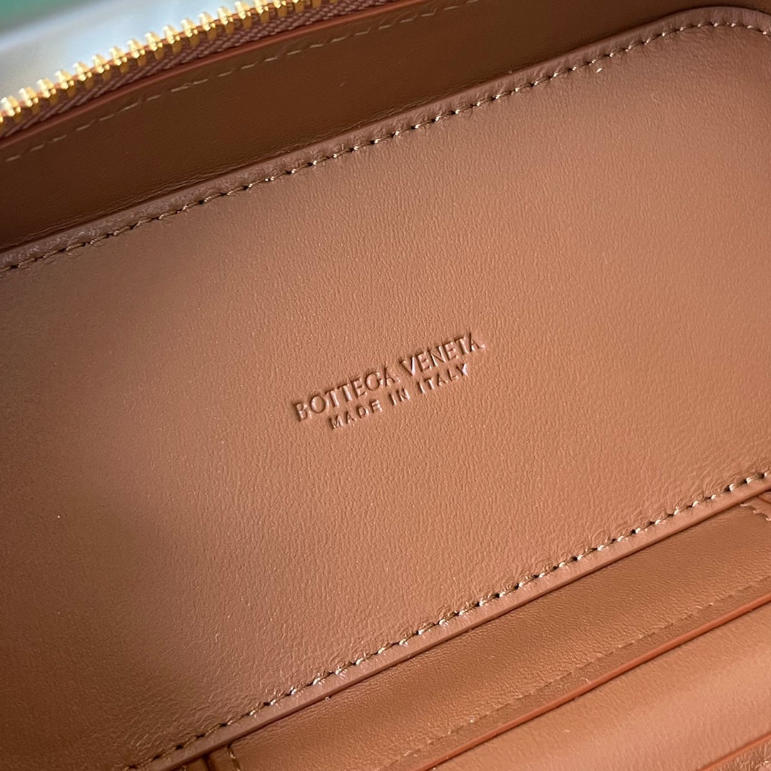 MINI VANITY CASE 18 IN CINNAMON BROWN LAMBSKIN