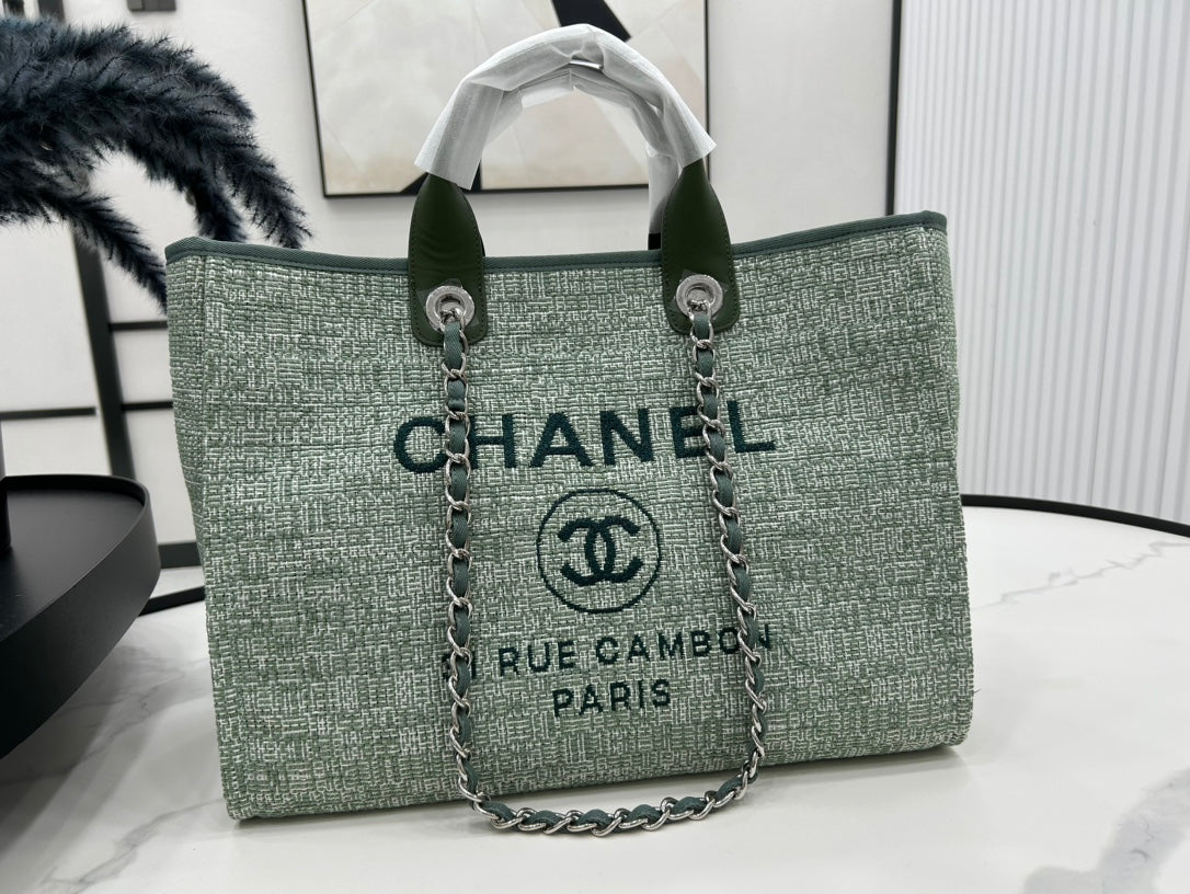 CC DEAUVILLE LARGE 38 TOTE BAG IN LIGHT GREEN CANVAS