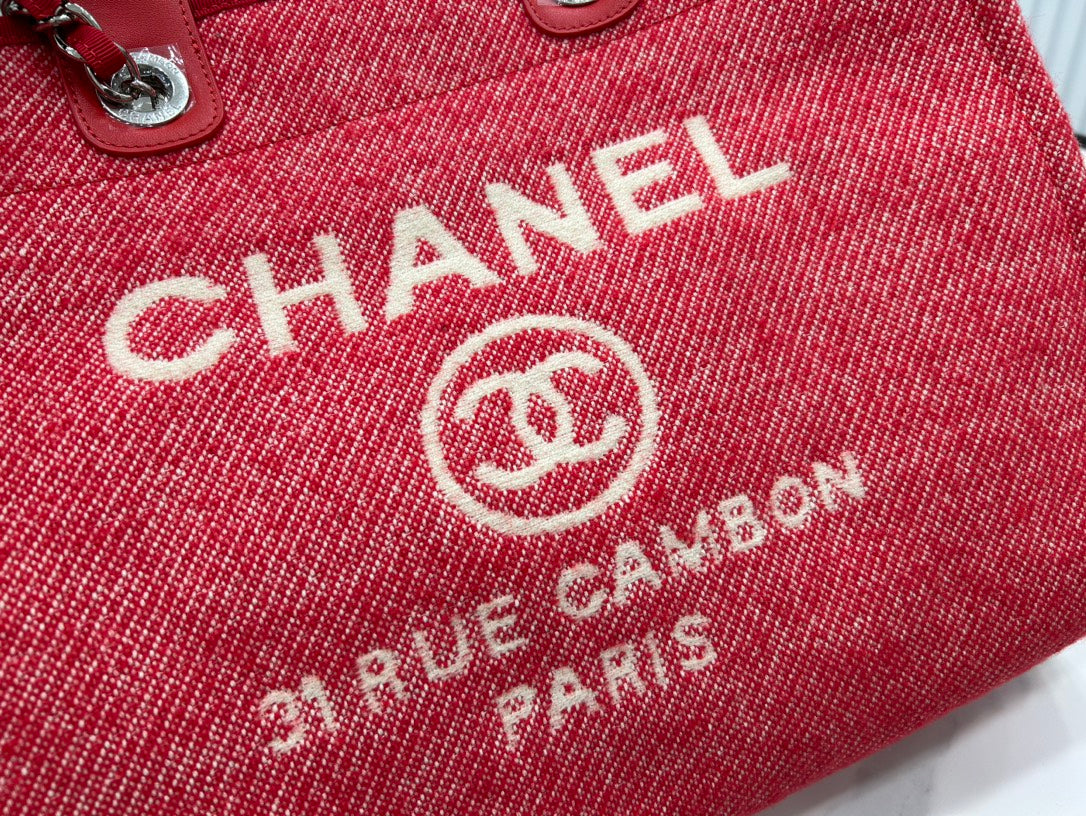 CC DEAUVILLE LARGE 38 TOTE BAG IN CHERRY RED CANVAS WITH WHITE LOGO