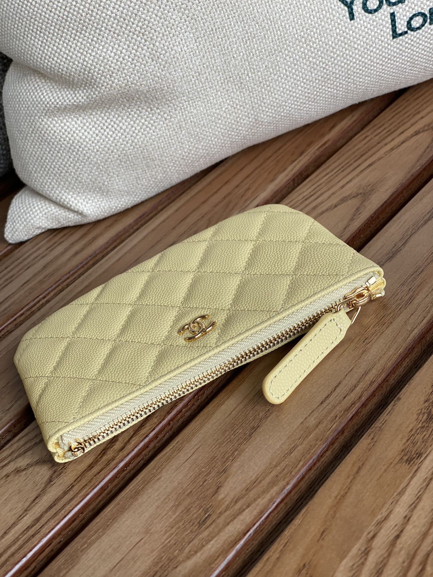 CC CLASSIC SMALL 15 ZIPPED POUCH IN YELLOW CORN GRAINED CALFSKIN