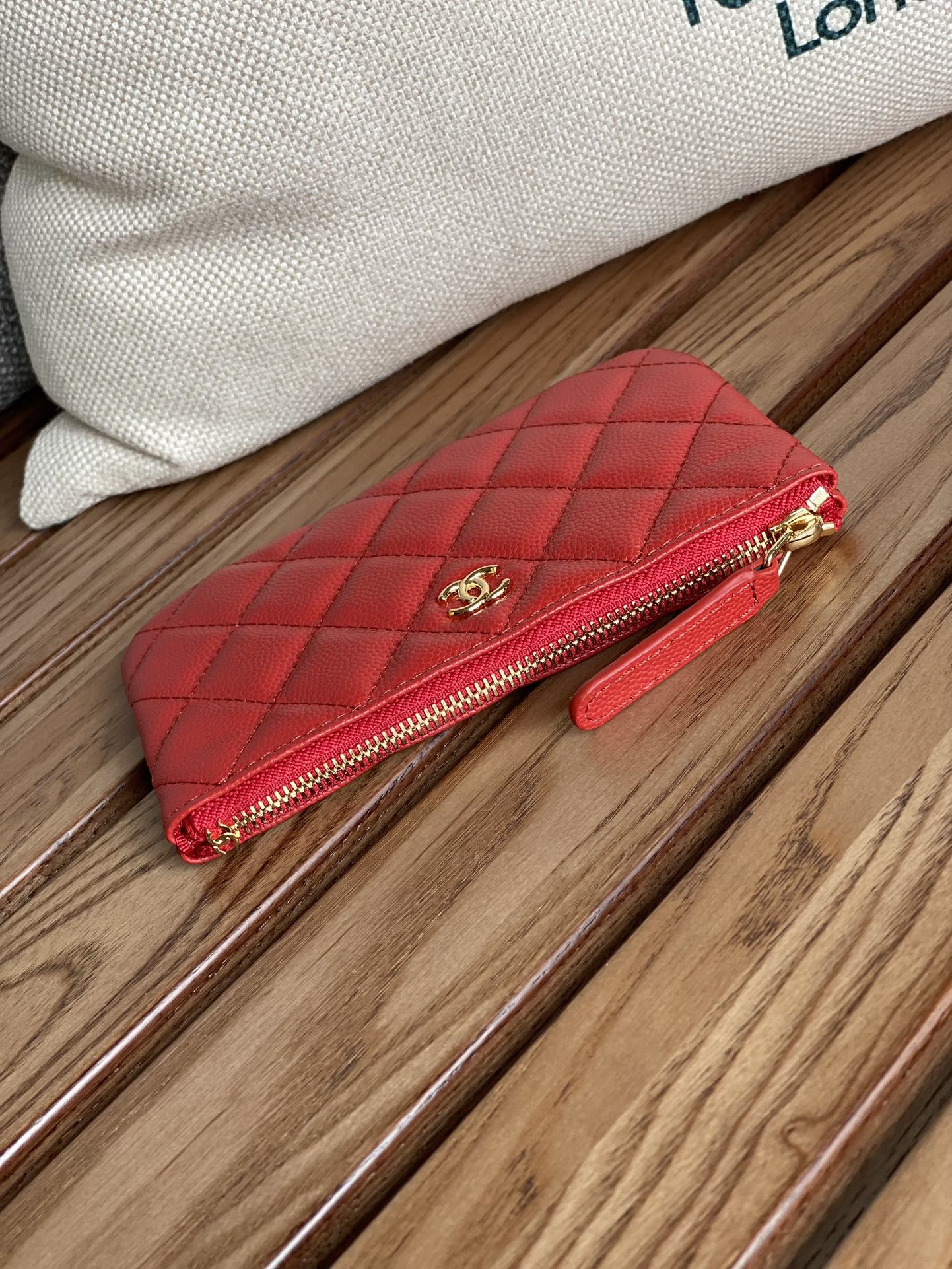 CC CLASSIC SMALL 15 ZIPPED POUCH IN CRIMSON RED GRAINED CALFSKIN