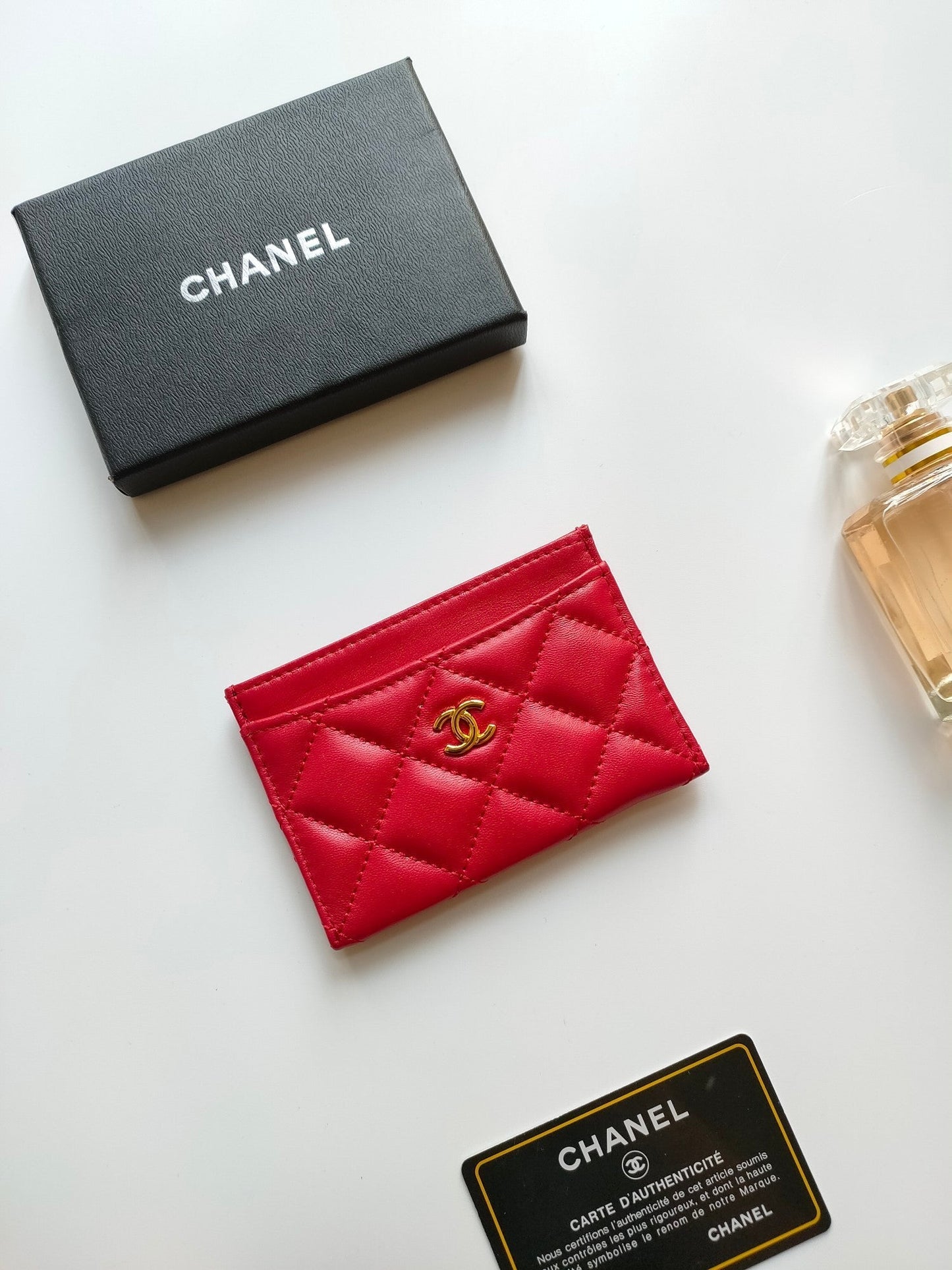 CC CARD HOLDER 11.2 RED CALFSKIN GOLD ICON