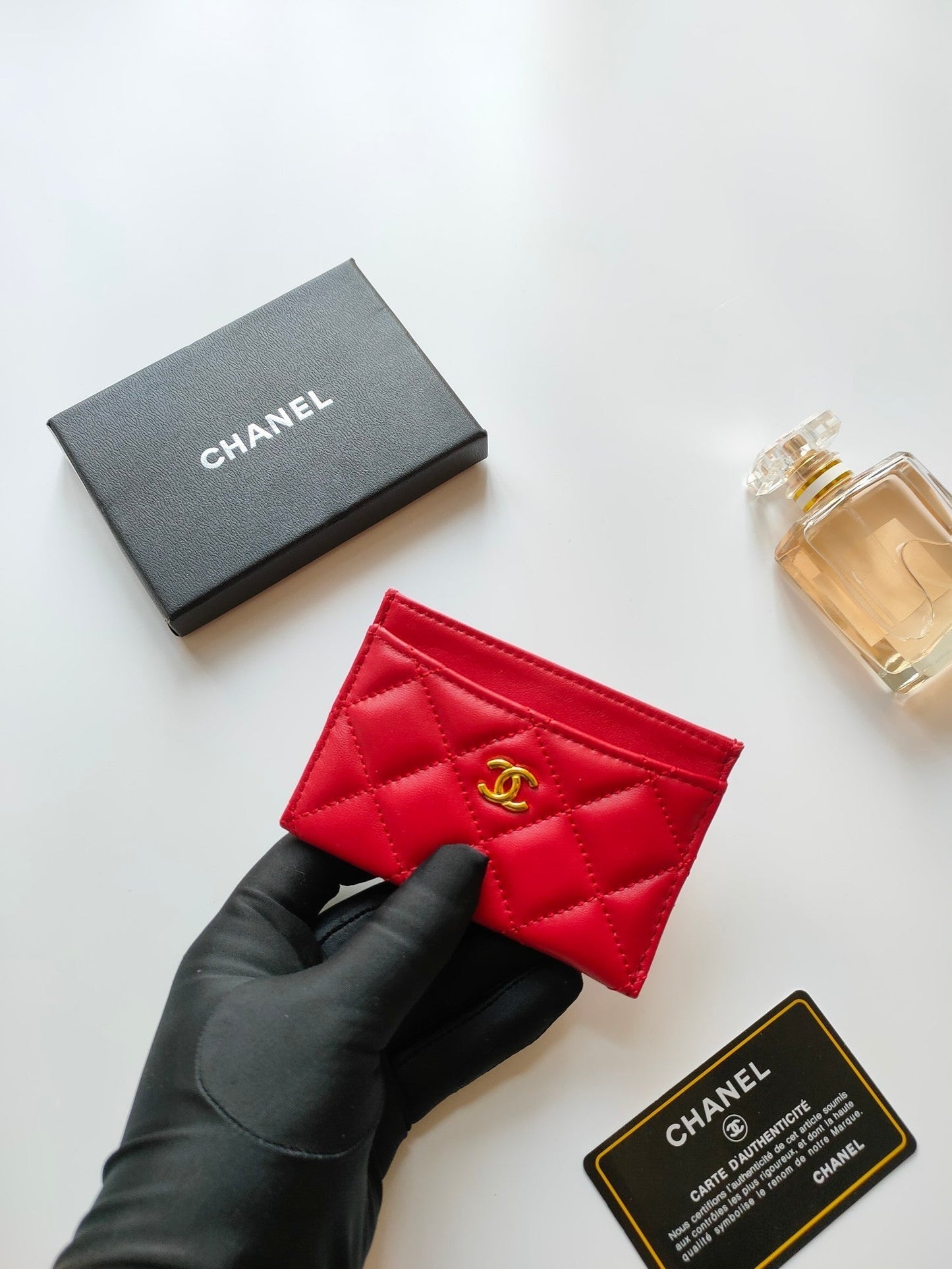 CC CARD HOLDER 11.2 RED CALFSKIN GOLD ICON