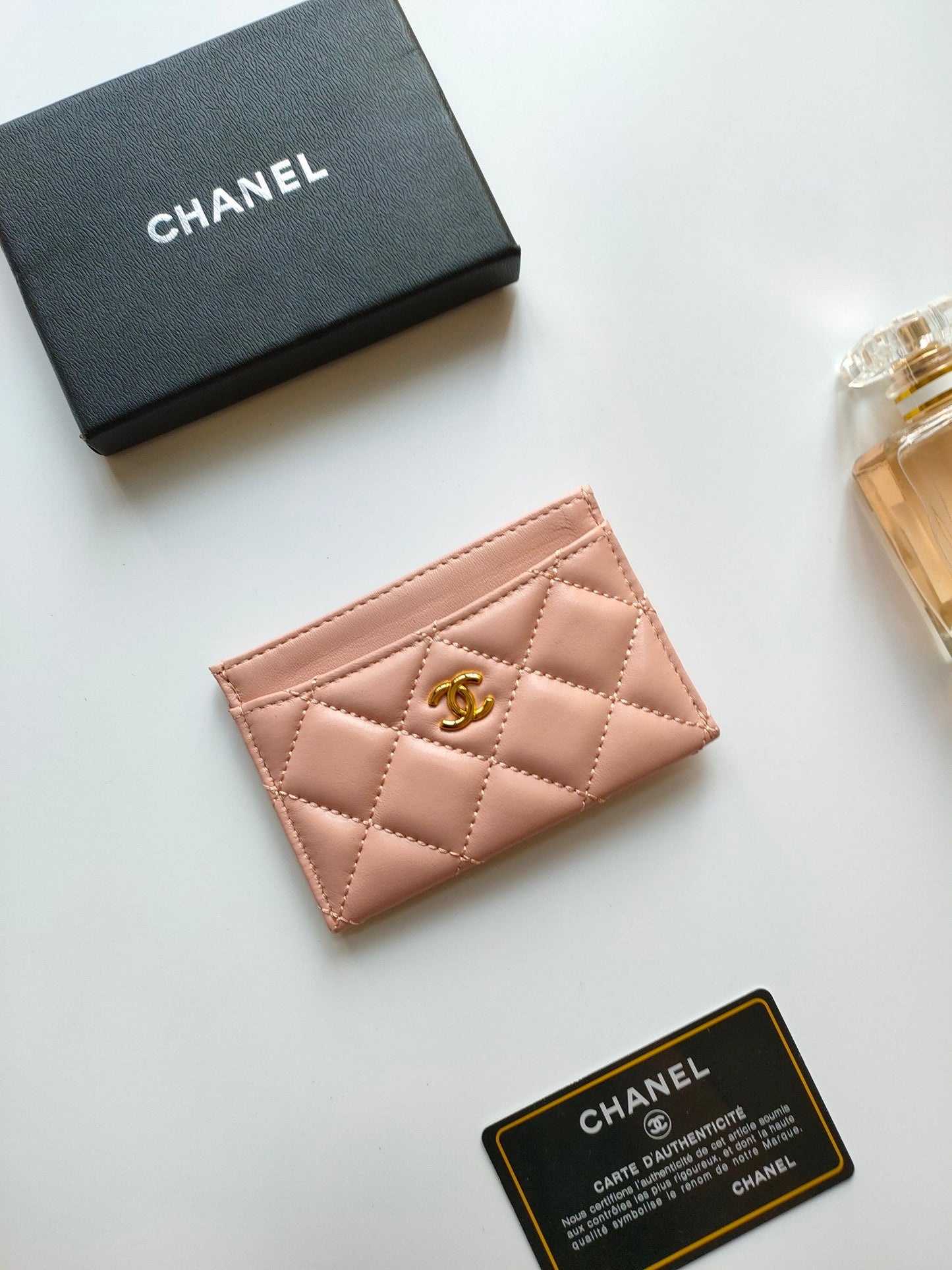 CC CARD HOLDER 11.2 PALE PINK CALFSKIN GOLD ICON