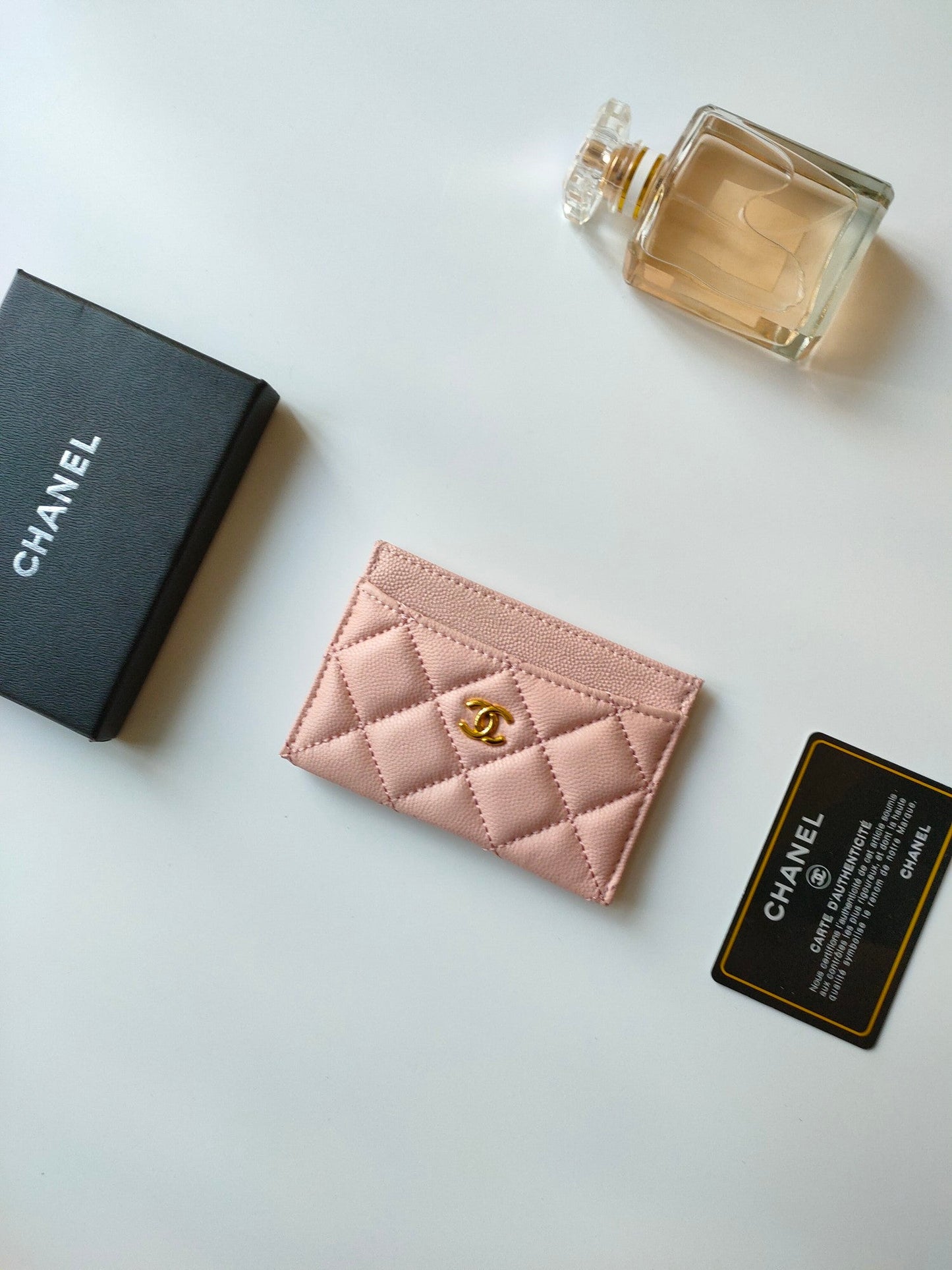 CC CARD HOLDER 11.2 PALE PINK GRAINED CALFSKIN GOLD ICON