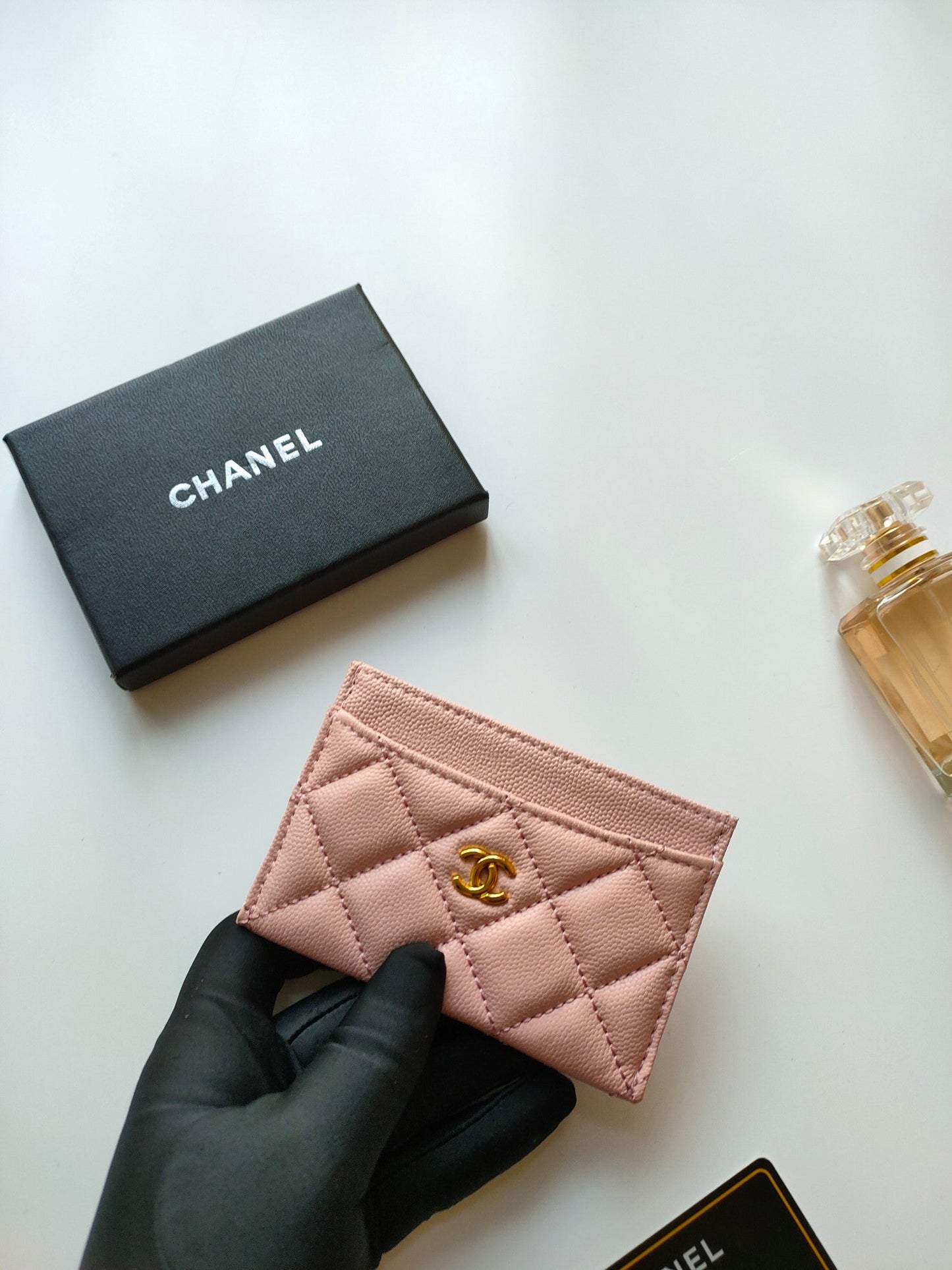 CC CARD HOLDER 11.2 PALE PINK GRAINED CALFSKIN GOLD ICON