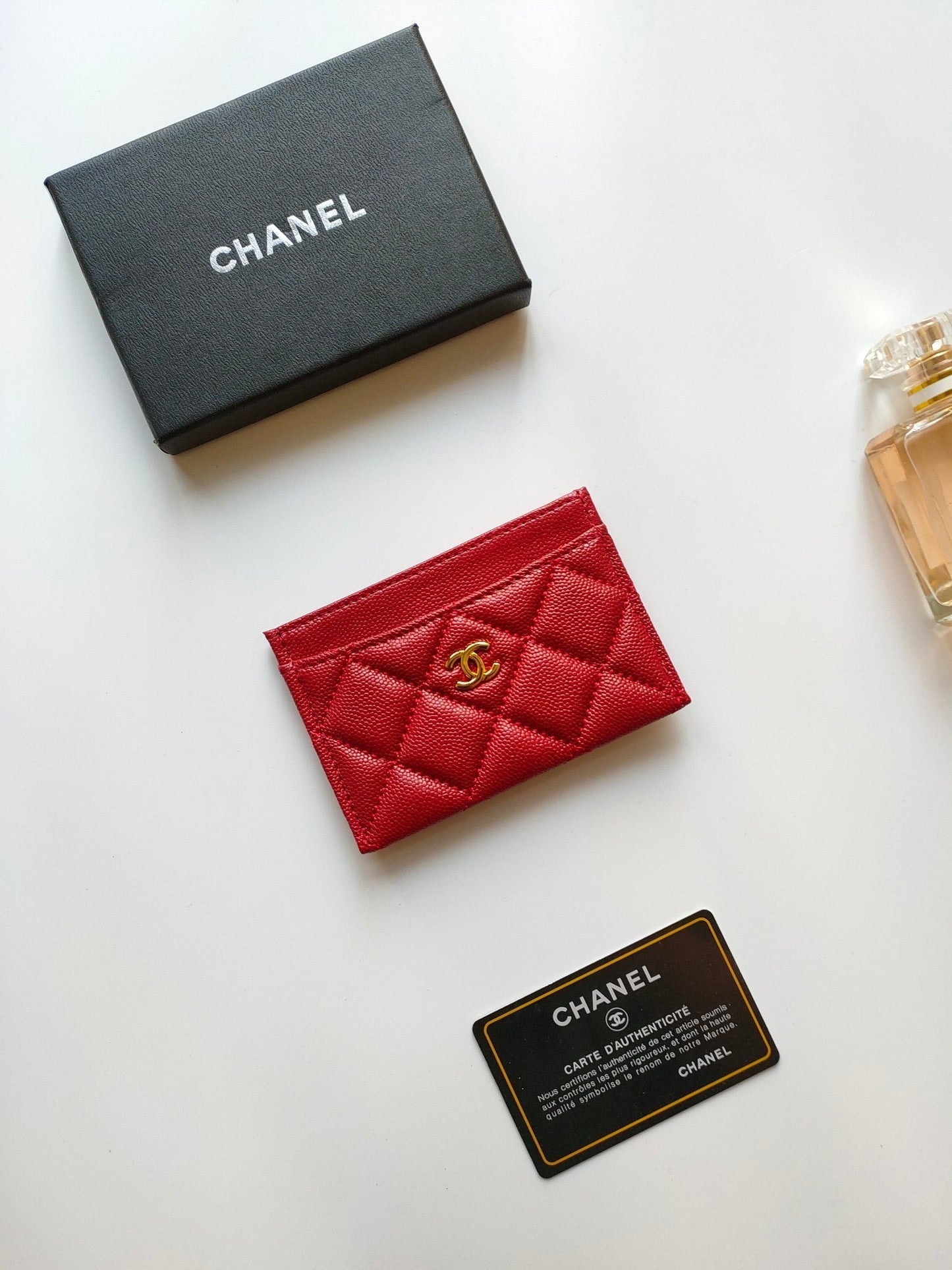 CC CARD HOLDER 11.2 RED GRAINED CALFSKIN GOLD ICON