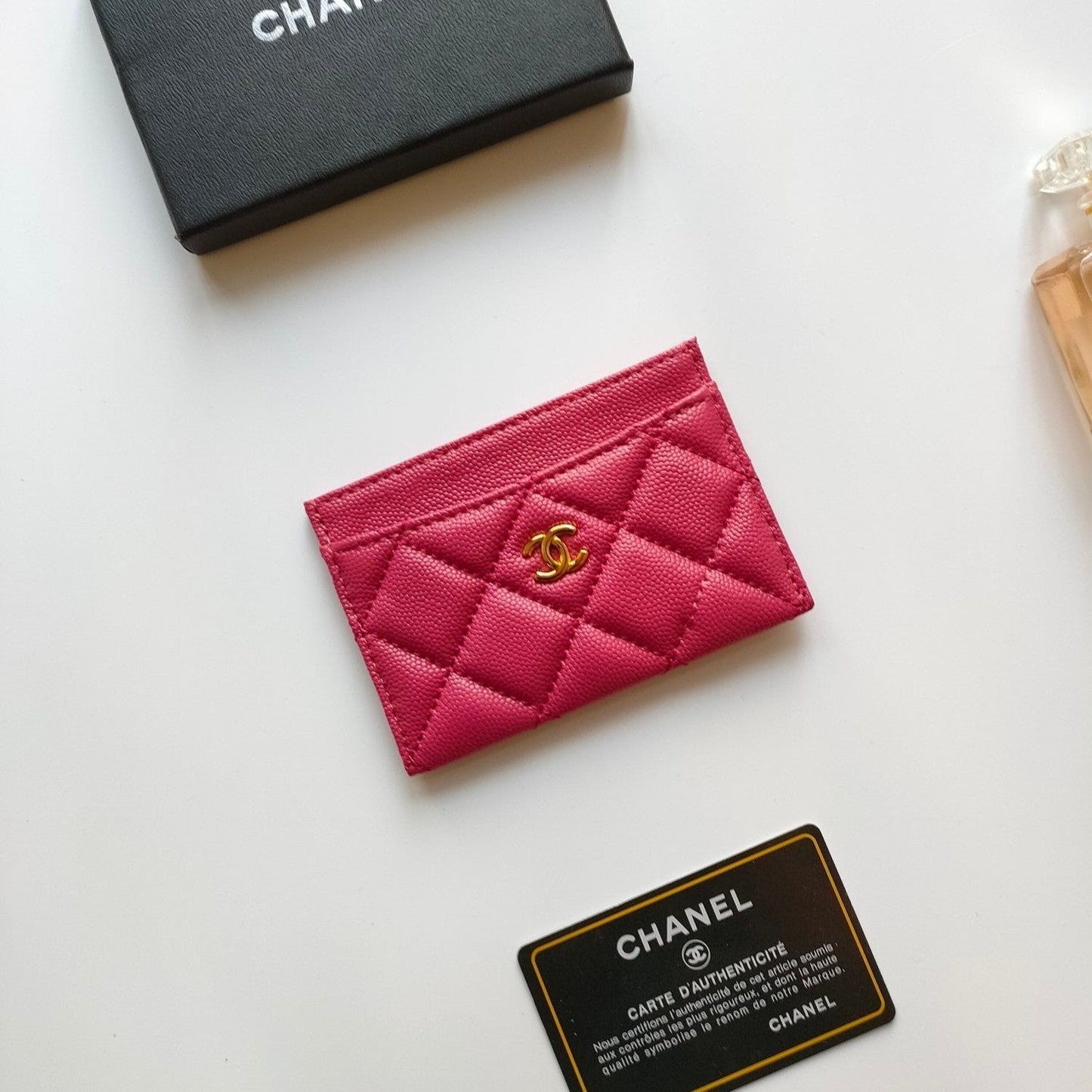 CC CARD HOLDER 11.2 RED PINK GRAINED CALFSKIN GOLD ICON