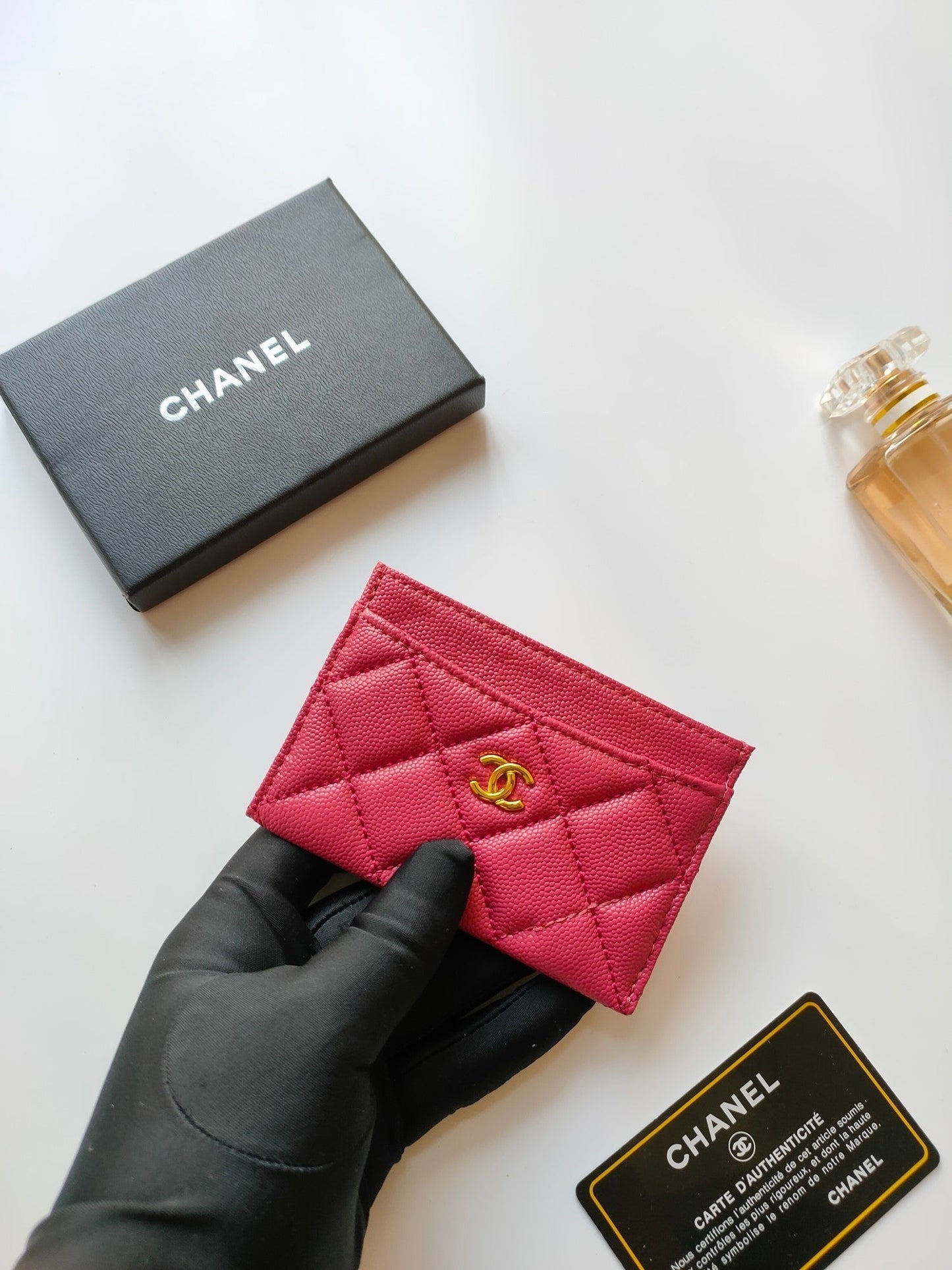 CC CARD HOLDER 11.2 RED PINK GRAINED CALFSKIN GOLD ICON