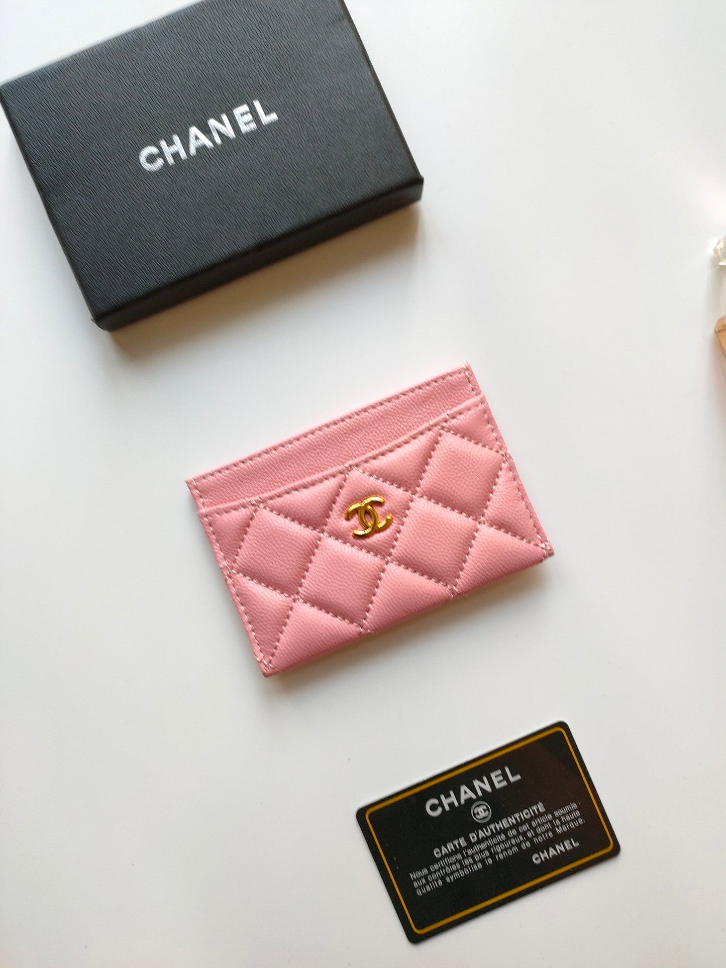 CC CARD HOLDER 11.2 PINK GRAINED CALFSKIN GOLD ICON