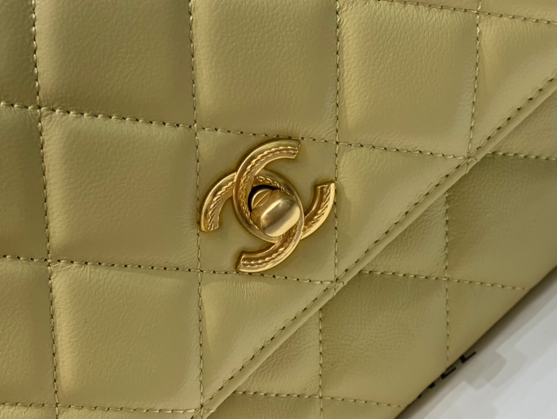 SMALL FLAP BAG 24CM TOP HANDLE LIME LAMBSKIN GOLD HARDWARE