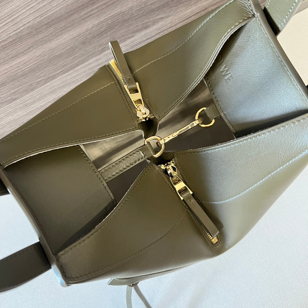 LOE 20 HAMMOCK COMPACT BAG IN ARMY GREEN CALFSKIN