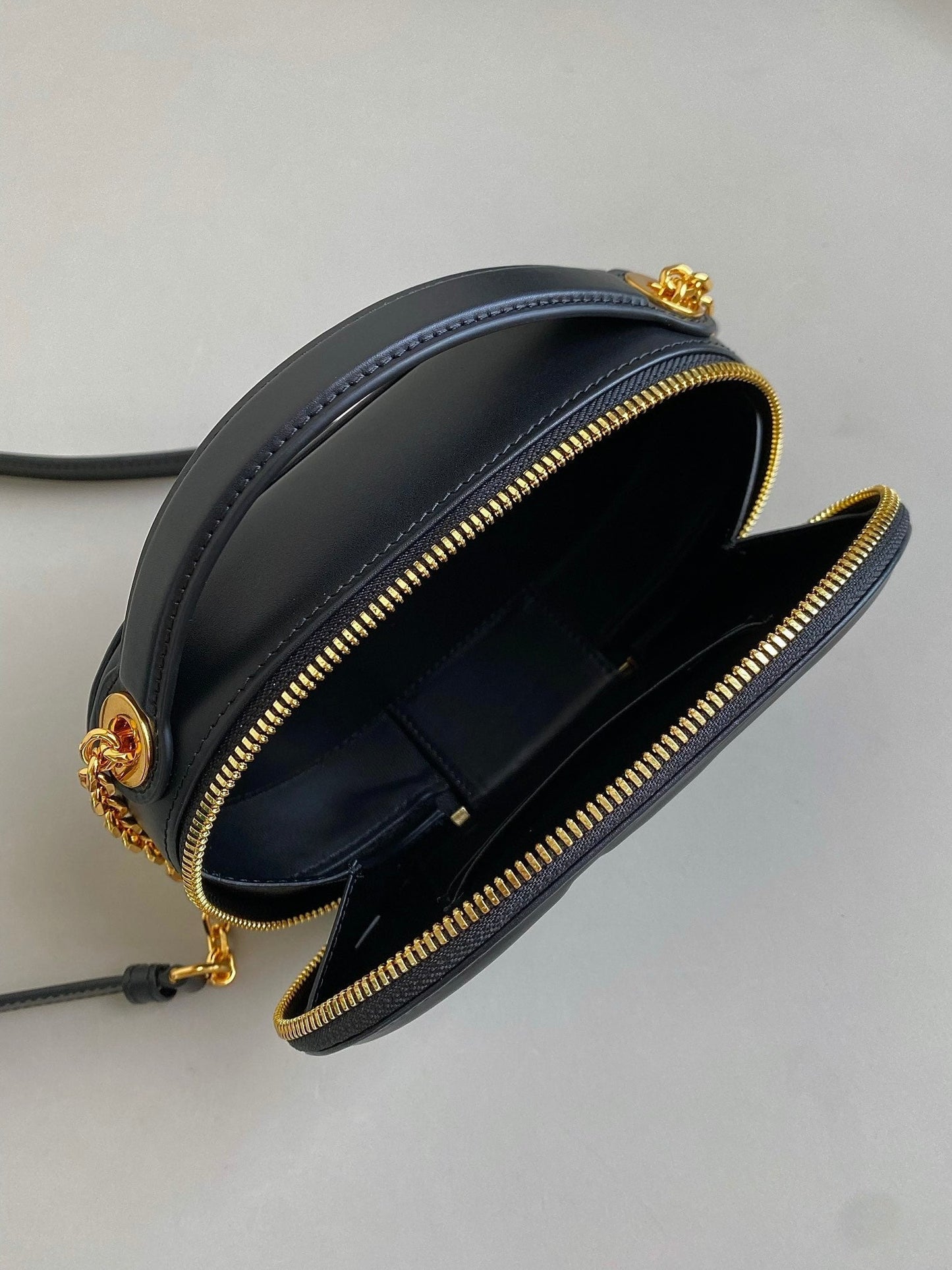 SIGNATURE 18 OVAL BAG IN BLACK CALFSKIN