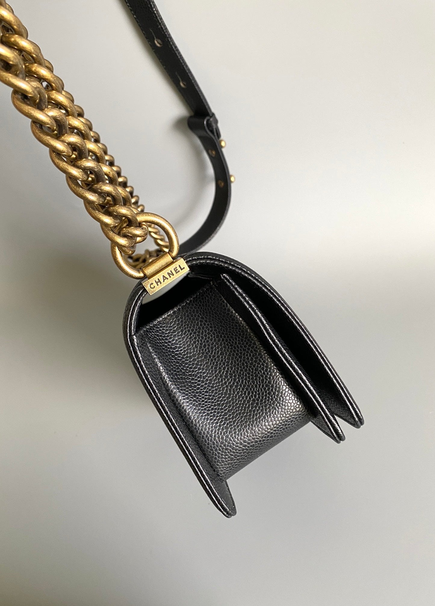 SMALL BOY BAG 20 IN BLACK LAMBSKIN GOLD HARDWARE