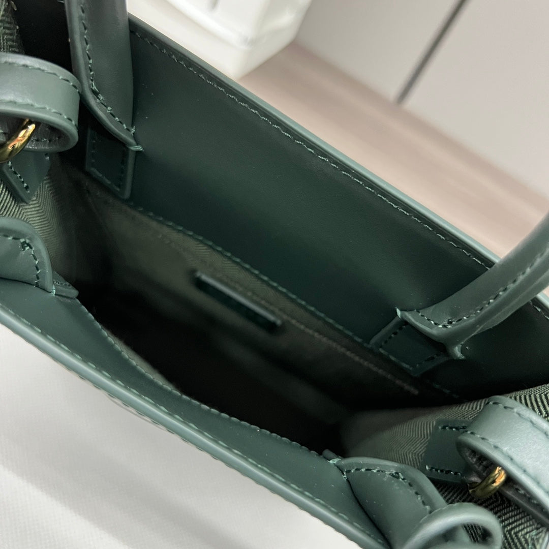 STANDARD A5 TOTE BAG IN GREEN FOREST CALFSKIN