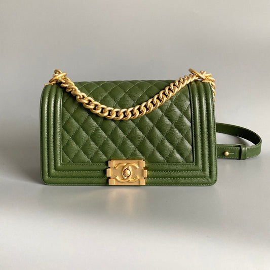 CC MEDIUM 25 BOY BAG IN OLIVE GREEN LAMBSKIN GOLD HARDWARE