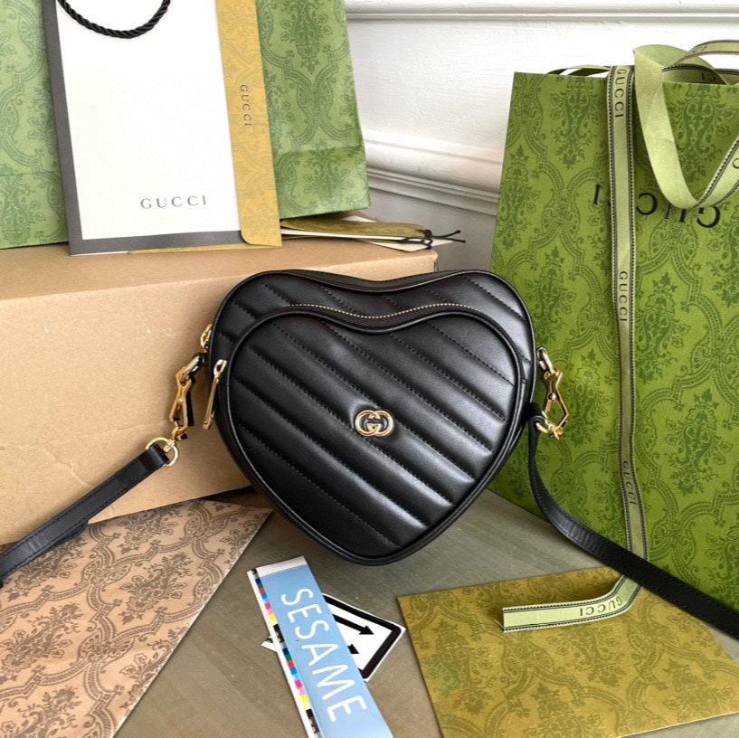 MARMONT HEART BAG 20 IN BLACK CALFSKIN GOLD HARDWARE